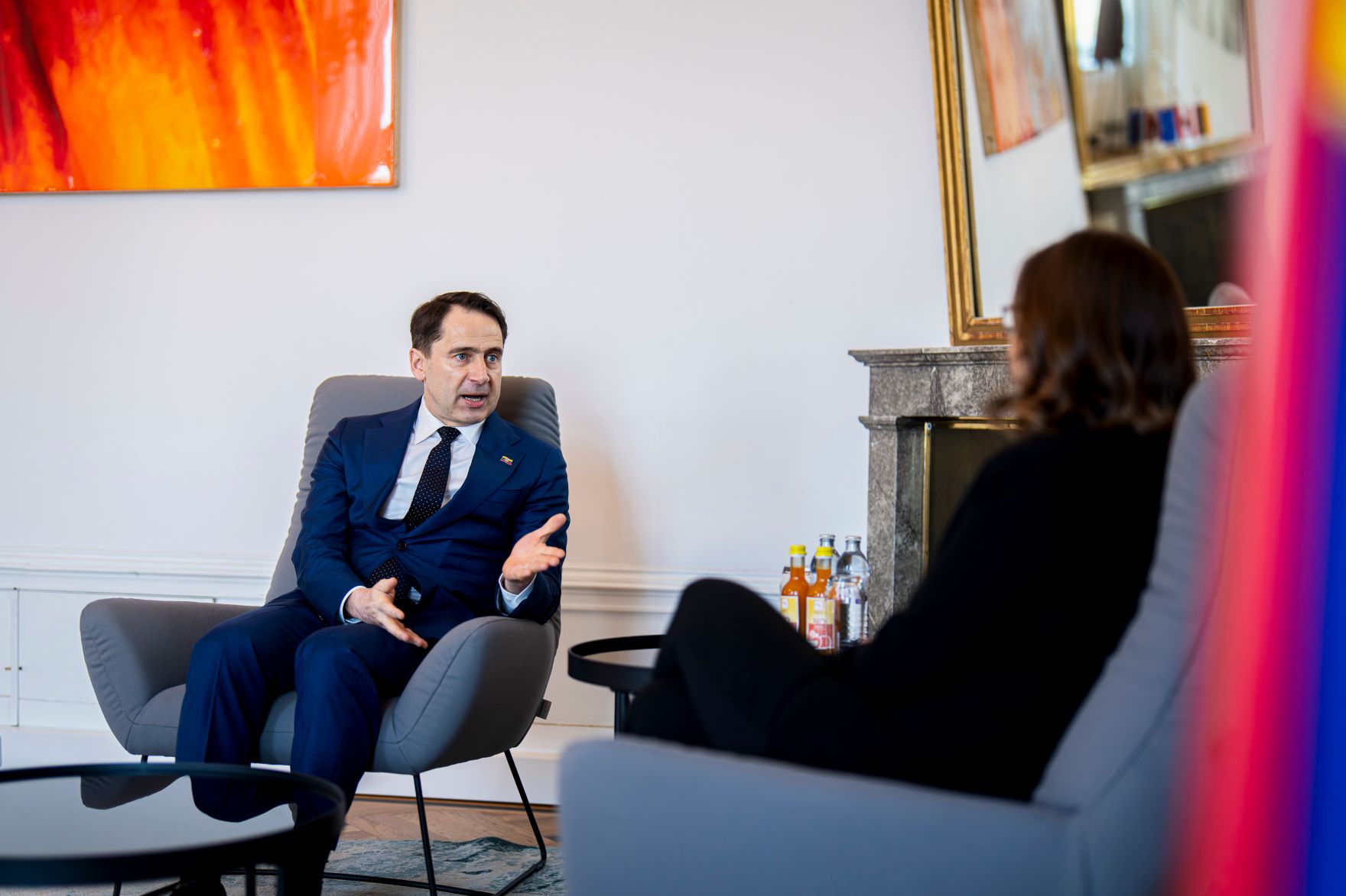 Am 6. M&auml;rz 2026 empfing Bundesministerin Claudia Bauer (r.) den Vizeminister f&uuml;r ausw&auml;rtige Angelegenheiten der Republik Litauen Sigitas Mitkus (l.), zu einem Arbeitsgespr&auml;ch im Bundeskanzleramt.