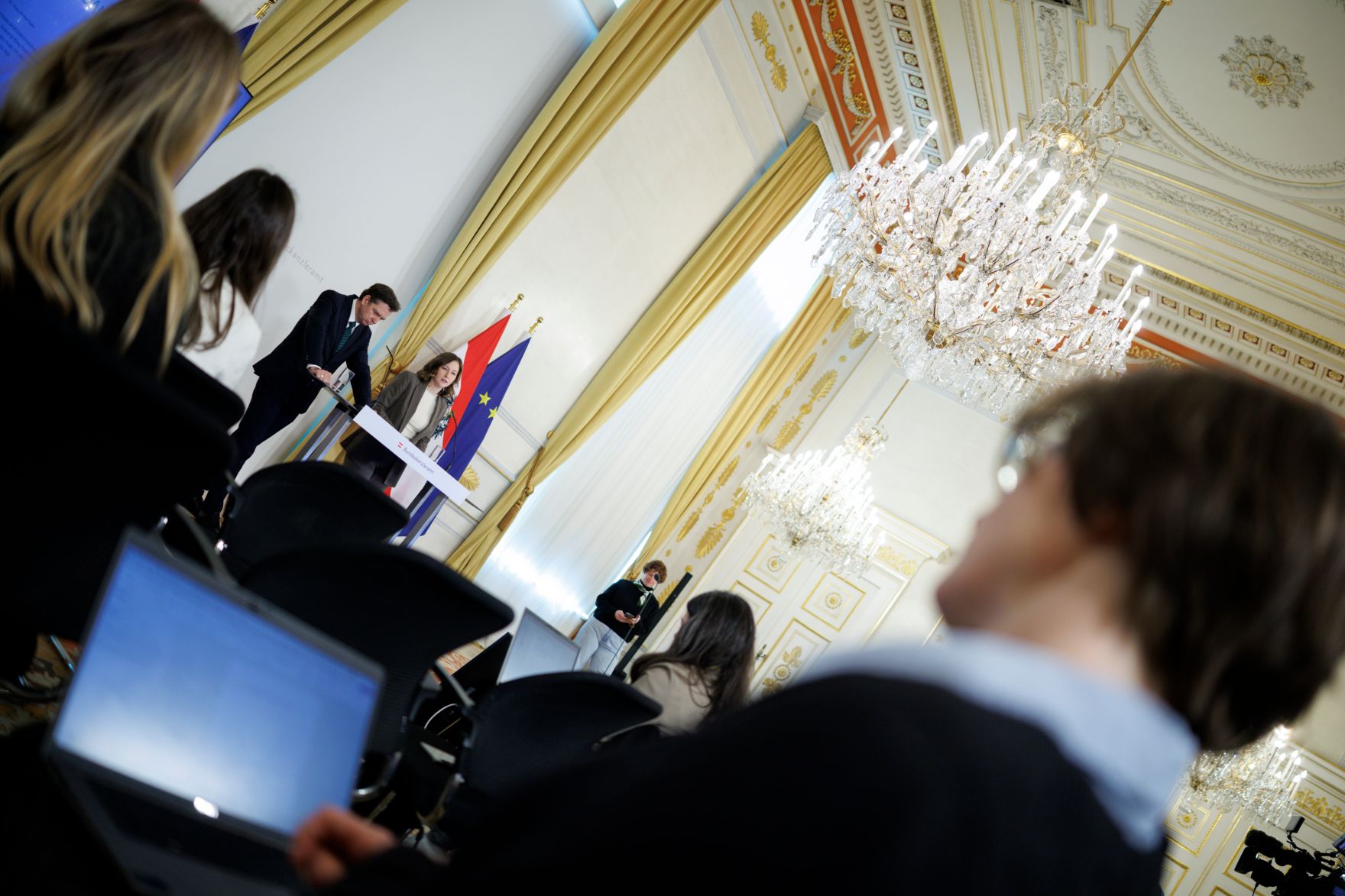 Am 10. M&auml;rz 2026 gab Bundesministerin Claudia Bauer (m.r.) gemeinsam mit Franz Prettenthaler (m.l.), dem Direktor der Joanneum Research Forschungsgesellschaft mbH, eine Pressekonferenz zum Update der Transferleistungsstudie.