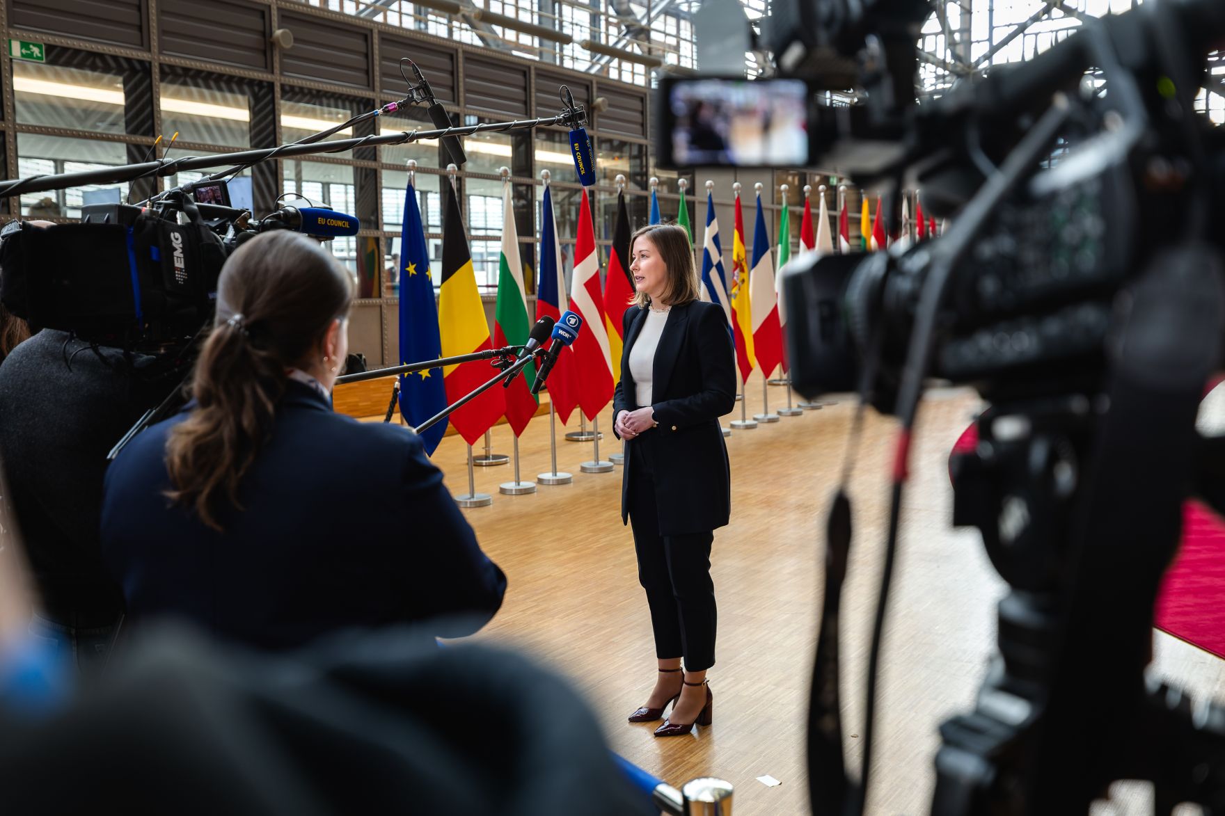 Am 17. M&auml;rz 2026 reiste Bundesministerin Claudia Bauer (r.) nach Br&uuml;ssel und nahm am Rat f&uuml;r &bdquo;Allgemeine Angelegenheiten&ldquo; der Europ&auml;ischen Union teil. Im Bild beim Doorstep.