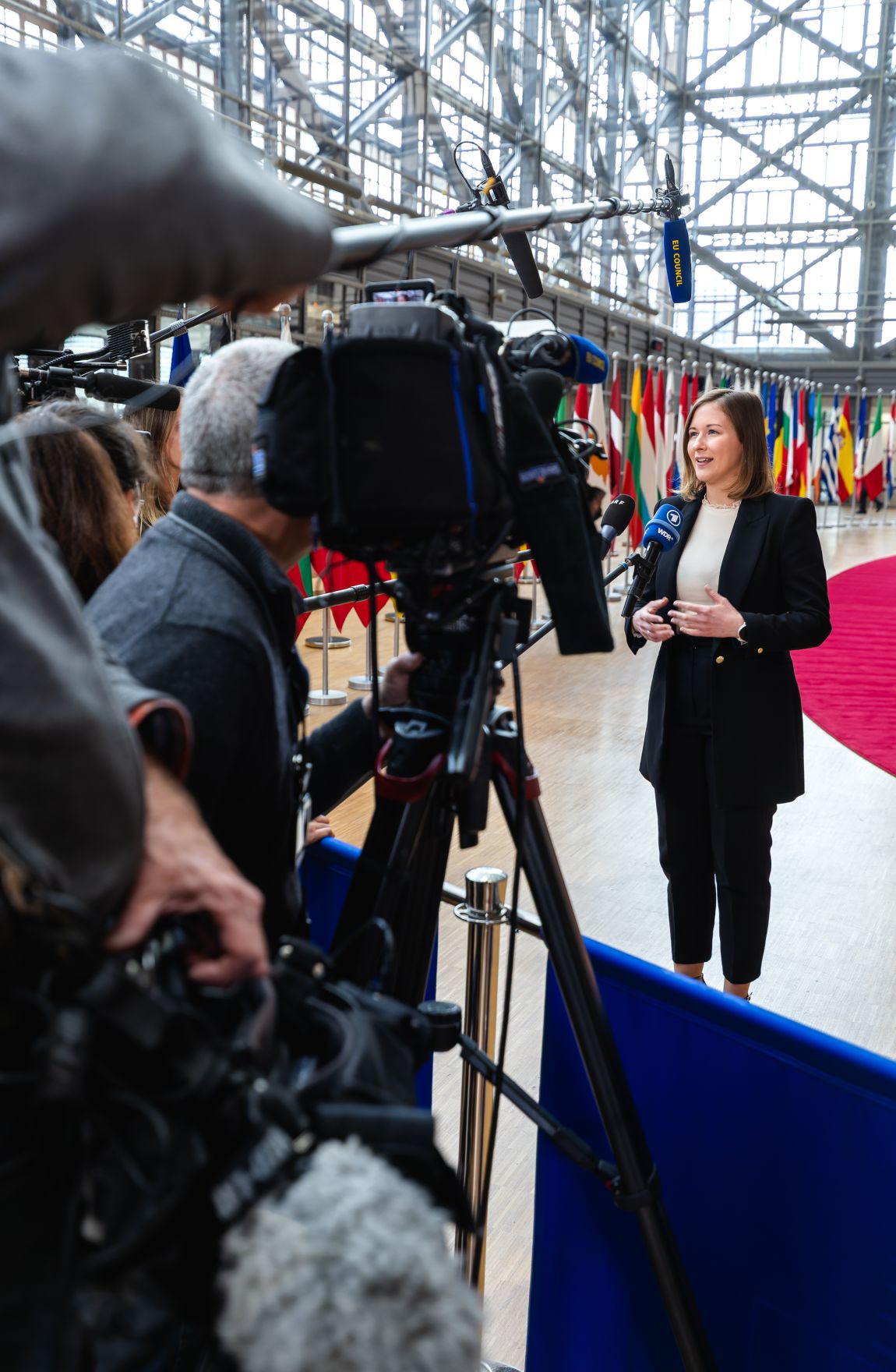 Am 17. M&auml;rz 2026 reiste Bundesministerin Claudia Bauer (r.) nach Br&uuml;ssel und nahm am Rat f&uuml;r &bdquo;Allgemeine Angelegenheiten&ldquo; der Europ&auml;ischen Union teil. Im Bild beim Doorstep.