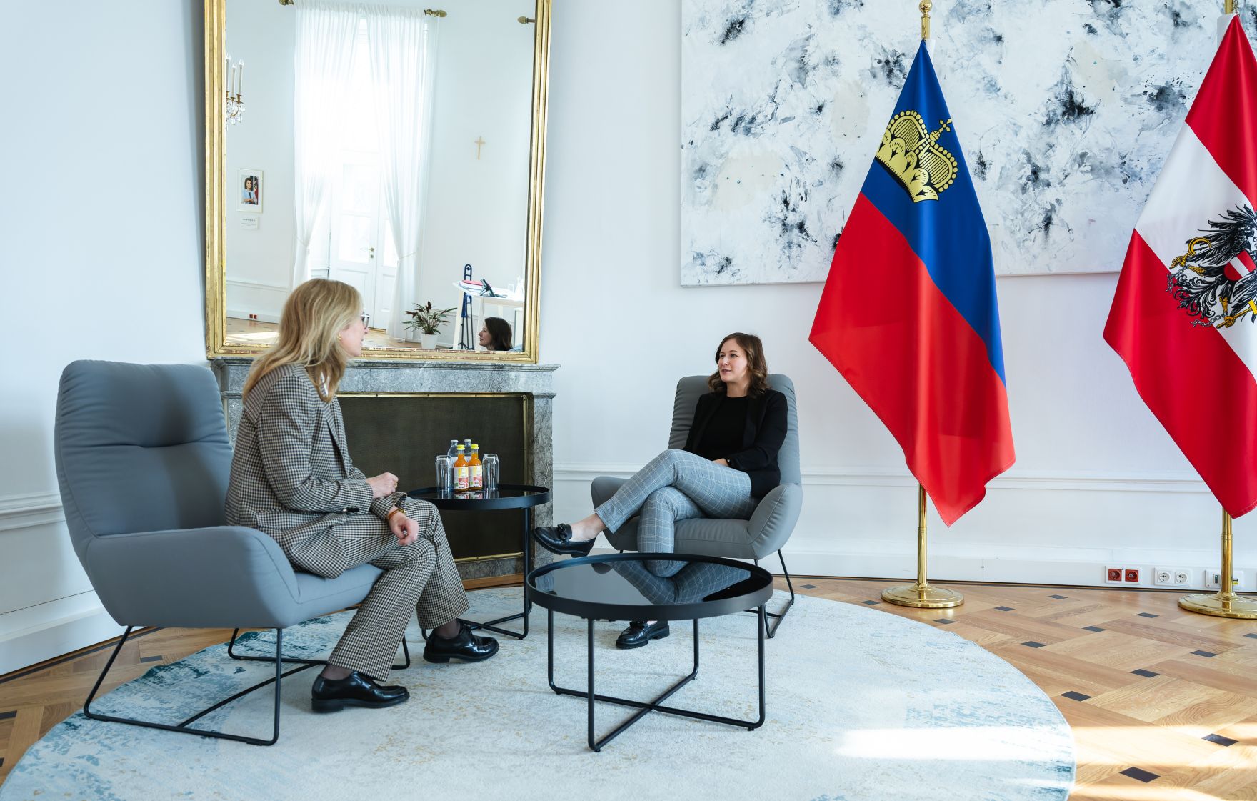 Am 18. M&auml;rz 2026 empfing Bundesministerin Claudia Bauer (r.), die stellvertretende Regierungschefin des F&uuml;rstentums Liechtenstein Sabine Monauni (l.) zu einem Arbeitsgespr&auml;ch im Bundeskanzleramt.
