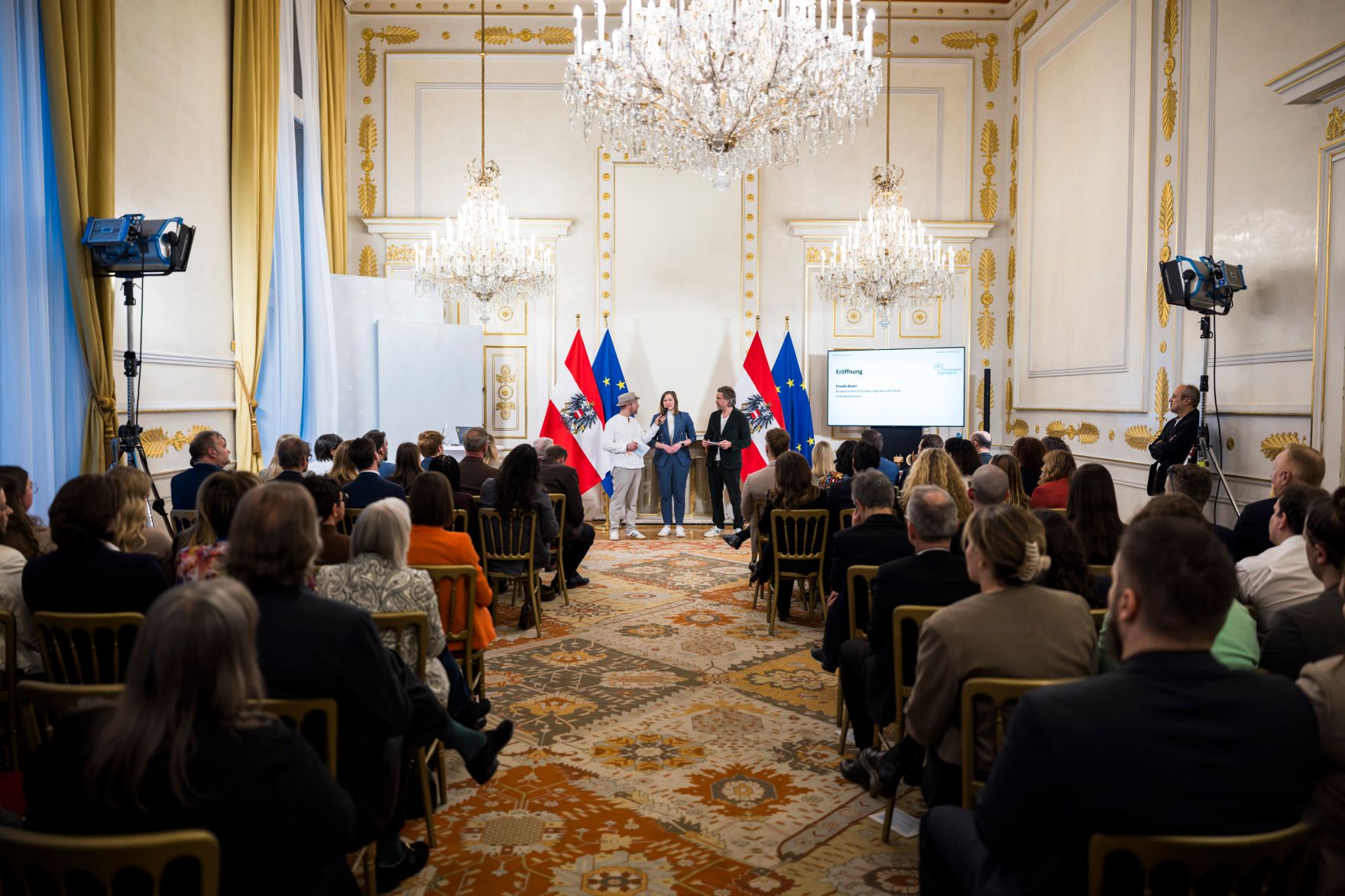 Am 23. M&auml;rz 2026 &uuml;berreichte Bundesministerin Claudia Bauer (m.) den &Ouml;sterreichischen Jugendpreis 2026.