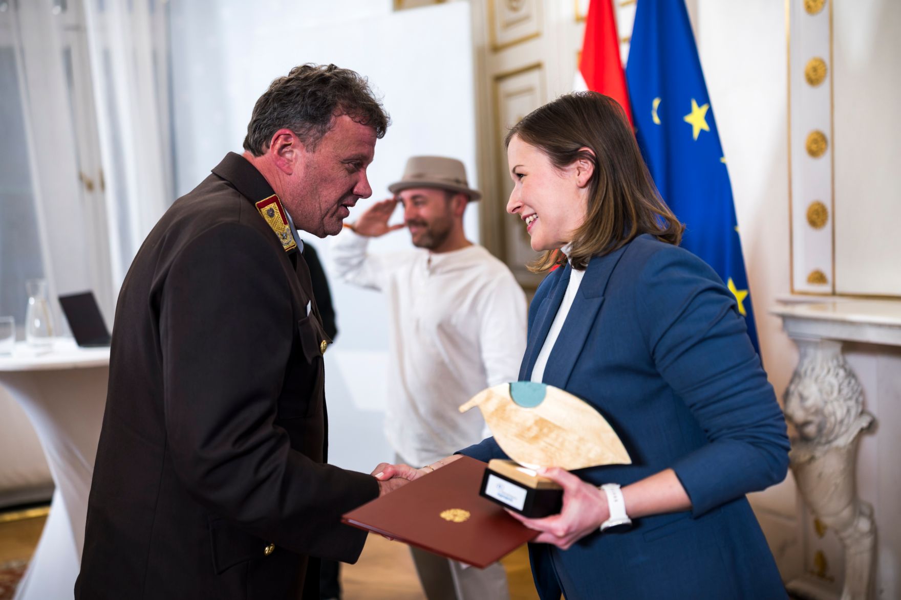 Am 23. M&auml;rz 2026 &uuml;berreichte Bundesministerin Claudia Bauer (r.) den &Ouml;sterreichischen Jugendpreis 2026.