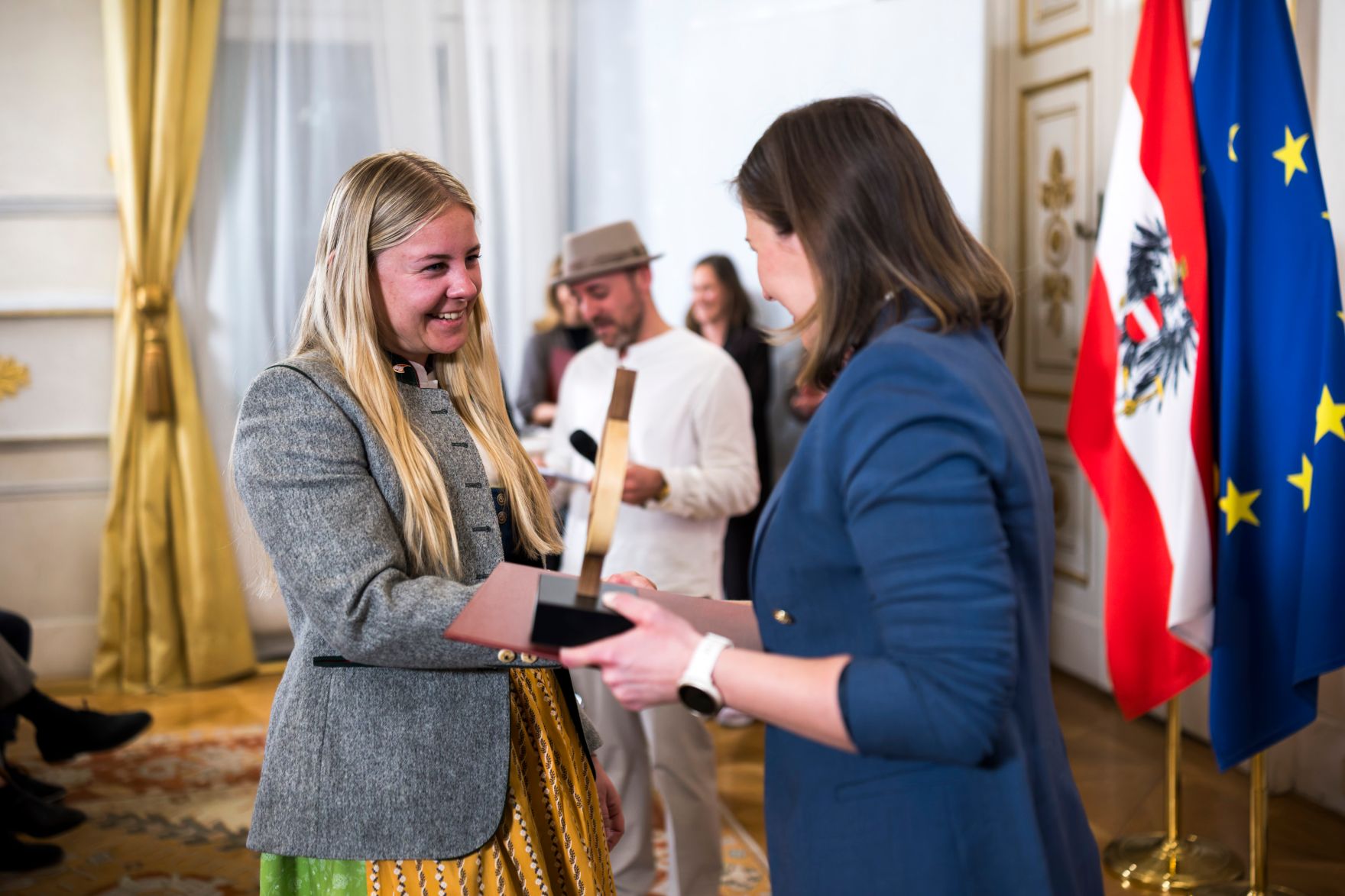 Am 23. M&auml;rz 2026 &uuml;berreichte Bundesministerin Claudia Bauer (r.) den &Ouml;sterreichischen Jugendpreis 2026.