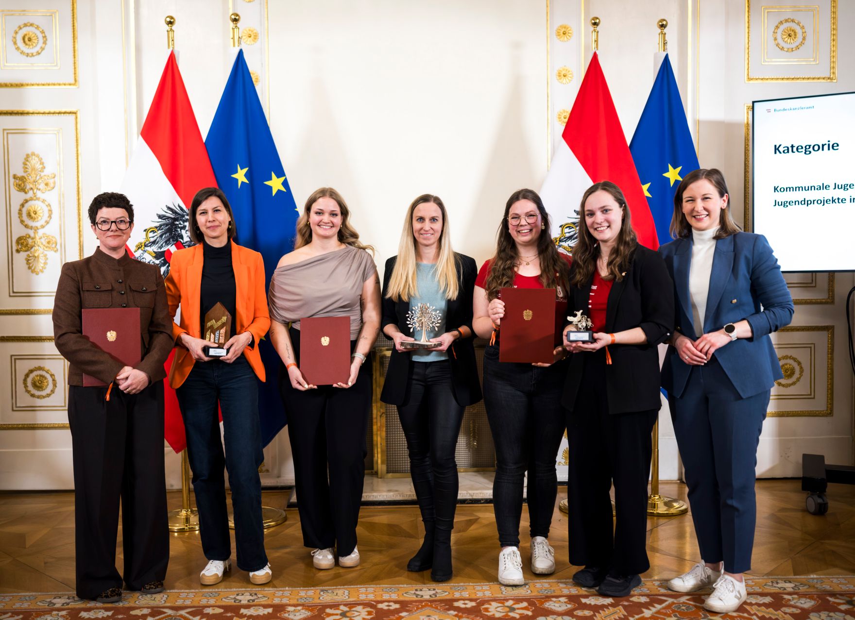 Am 23. M&auml;rz 2026 &uuml;berreichte Bundesministerin Claudia Bauer (r.) den &Ouml;sterreichischen Jugendpreis 2026.