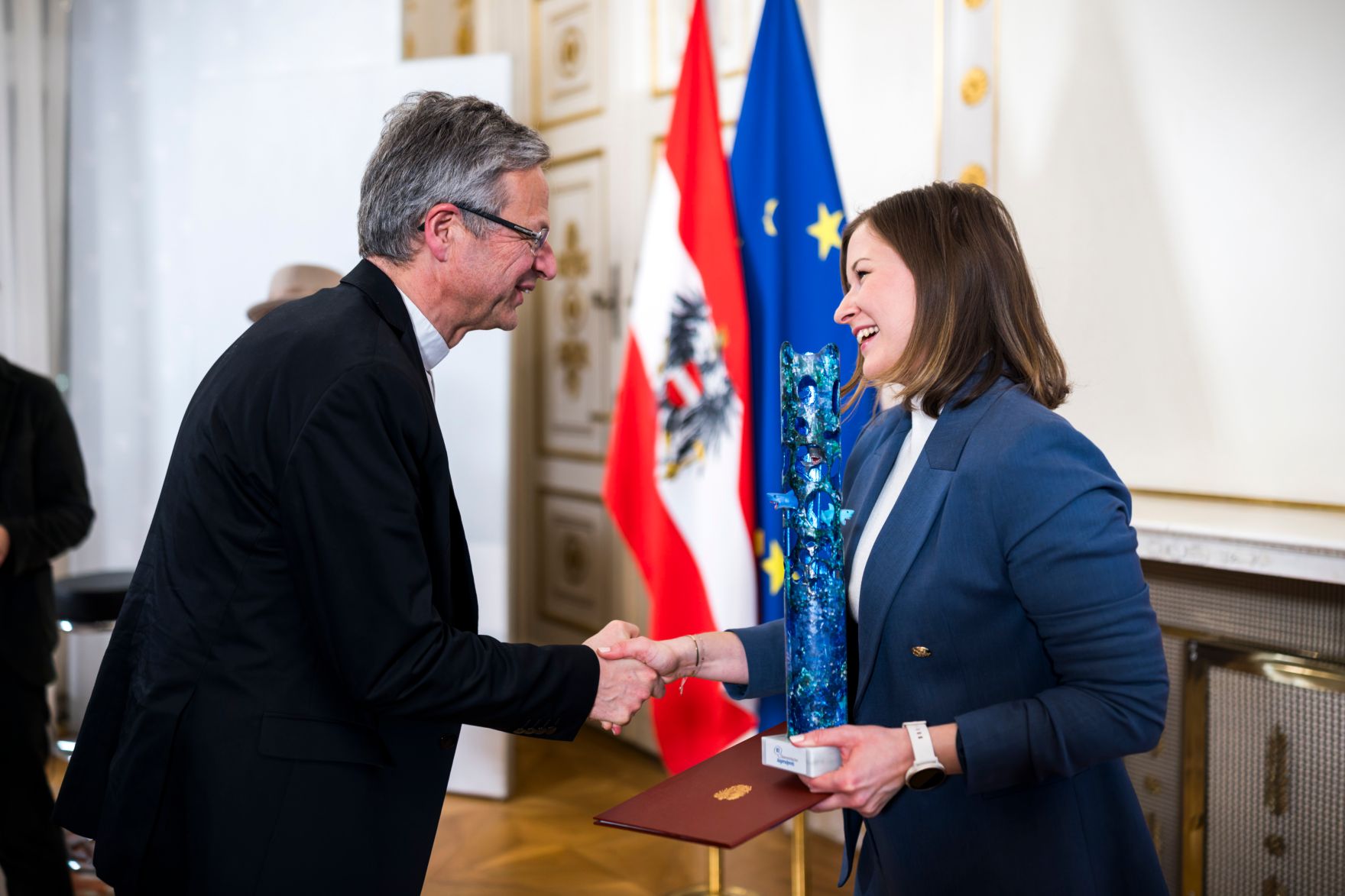Am 23. M&auml;rz 2026 &uuml;berreichte Bundesministerin Claudia Bauer (r.) den &Ouml;sterreichischen Jugendpreis 2026.