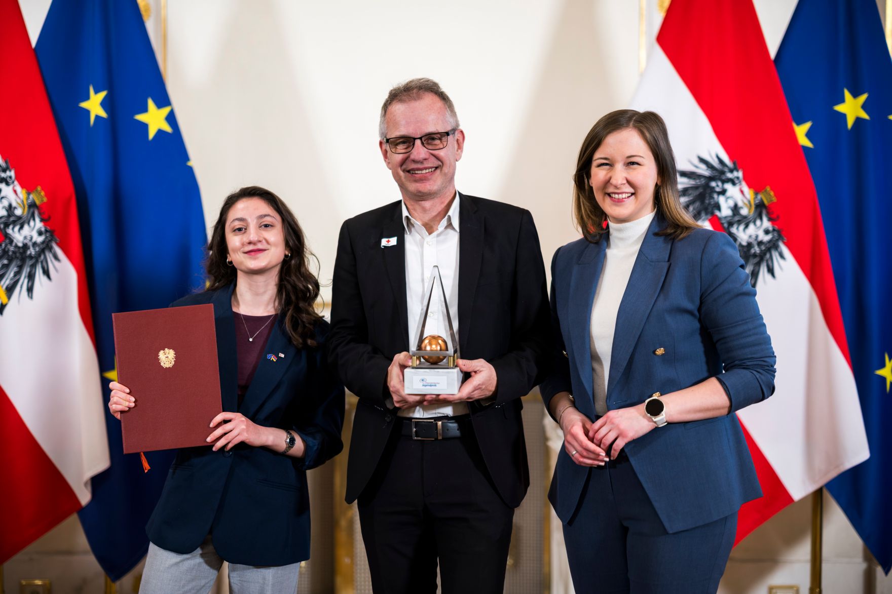 Am 23. M&auml;rz 2026 &uuml;berreichte Bundesministerin Claudia Bauer (r.) den &Ouml;sterreichischen Jugendpreis 2026.