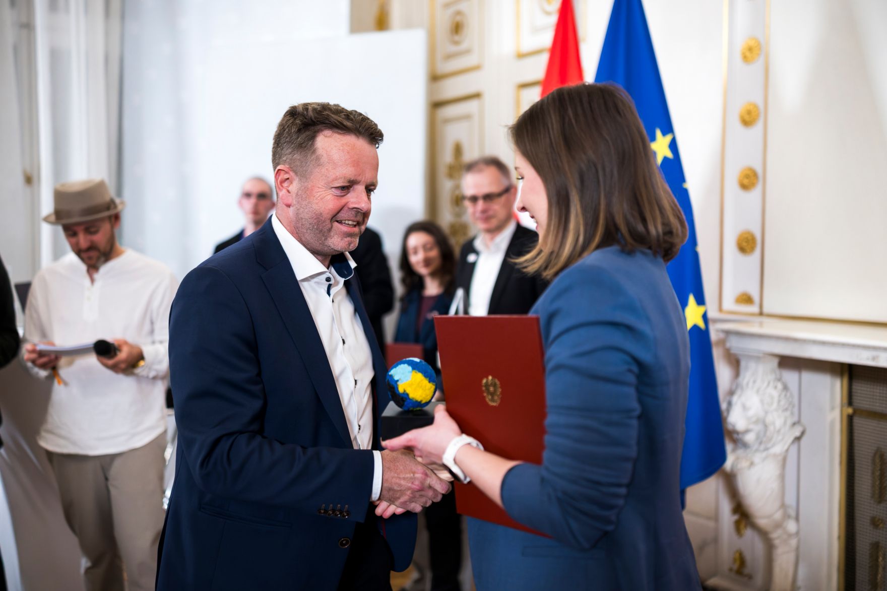 Am 23. M&auml;rz 2026 &uuml;berreichte Bundesministerin Claudia Bauer (r.) den &Ouml;sterreichischen Jugendpreis 2026.