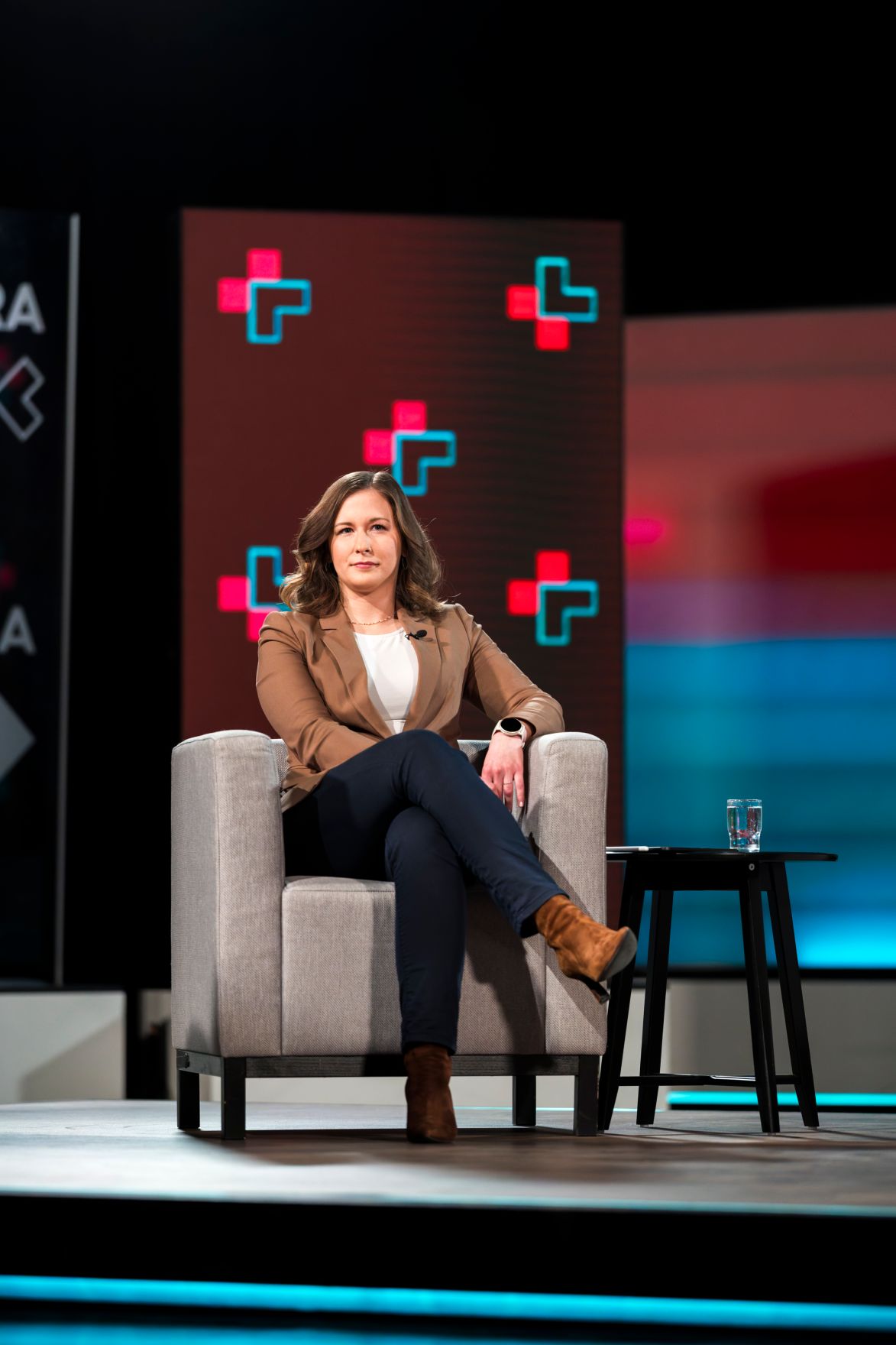 Am 24. M&auml;rz 2026 nahm Bundesministerin Claudia Bauer (im Bild) an &bdquo;Pro und Contra&ldquo; bei Puls24 teil.