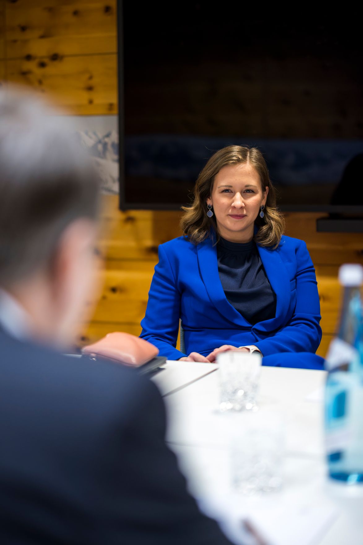 Am 26. M&auml;rz 2026 nahm Bundesministerin Claudia Bauer (r.) am Europa Forum Lech 2026, in Lech am Arlberg teil. Im Bild bei einem Arbeitsgespr&auml;ch mit Markus Beyrer (l.) Generaldirektor von BusinessEurope.