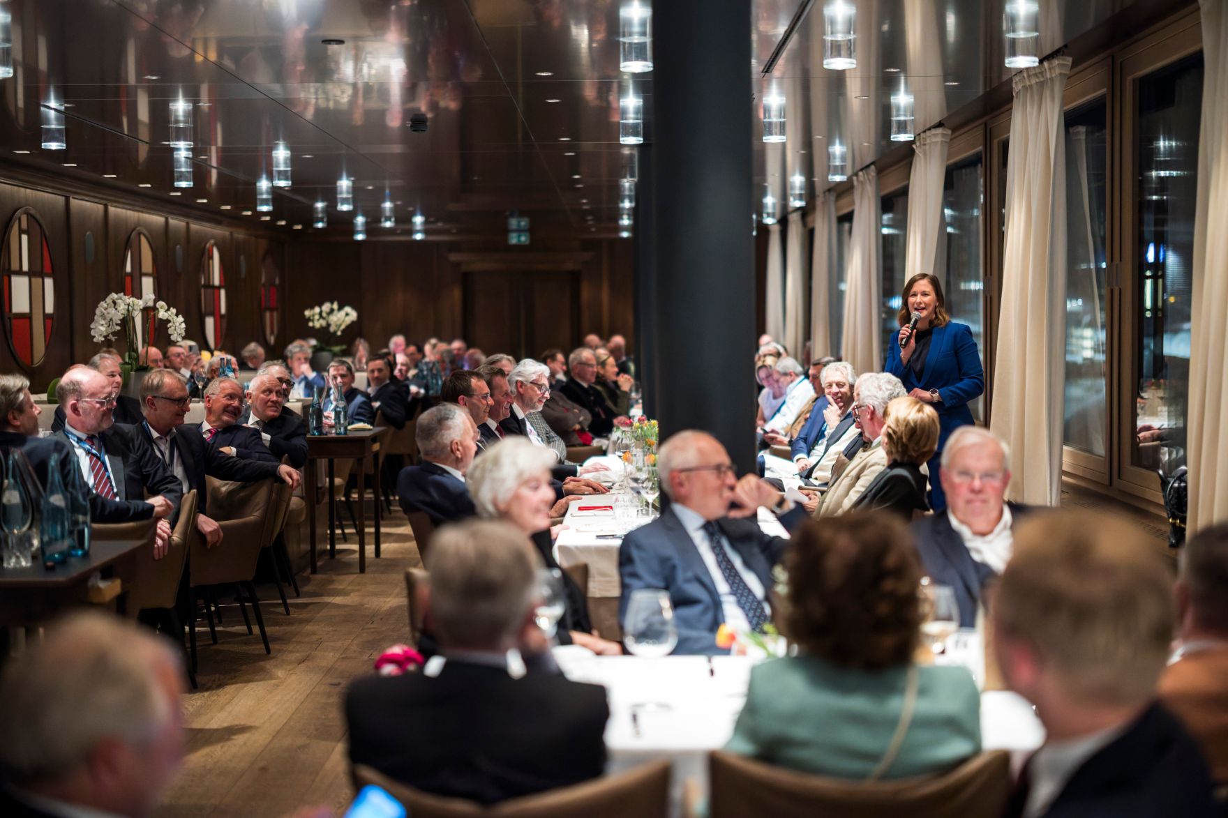 Am 26. M&auml;rz 2026 nahm Bundesministerin Claudia Bauer (r.) am Europa Forum Lech 2026, in Lech am Arlberg teil. Im Bild bei einem Abendempfang.