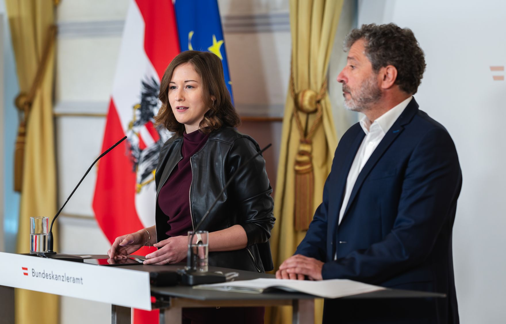 Am 10. April 2026 pr&auml;sentierte Bundesministerin Claudia Bauer (l.) gemeinsam mit dem Leiter der Zivildienstserviceagentur Ferdinand Mayer (r.), die aktuellen Zivildienst-Zahlen f&uuml;r das erste Quartal 2026.