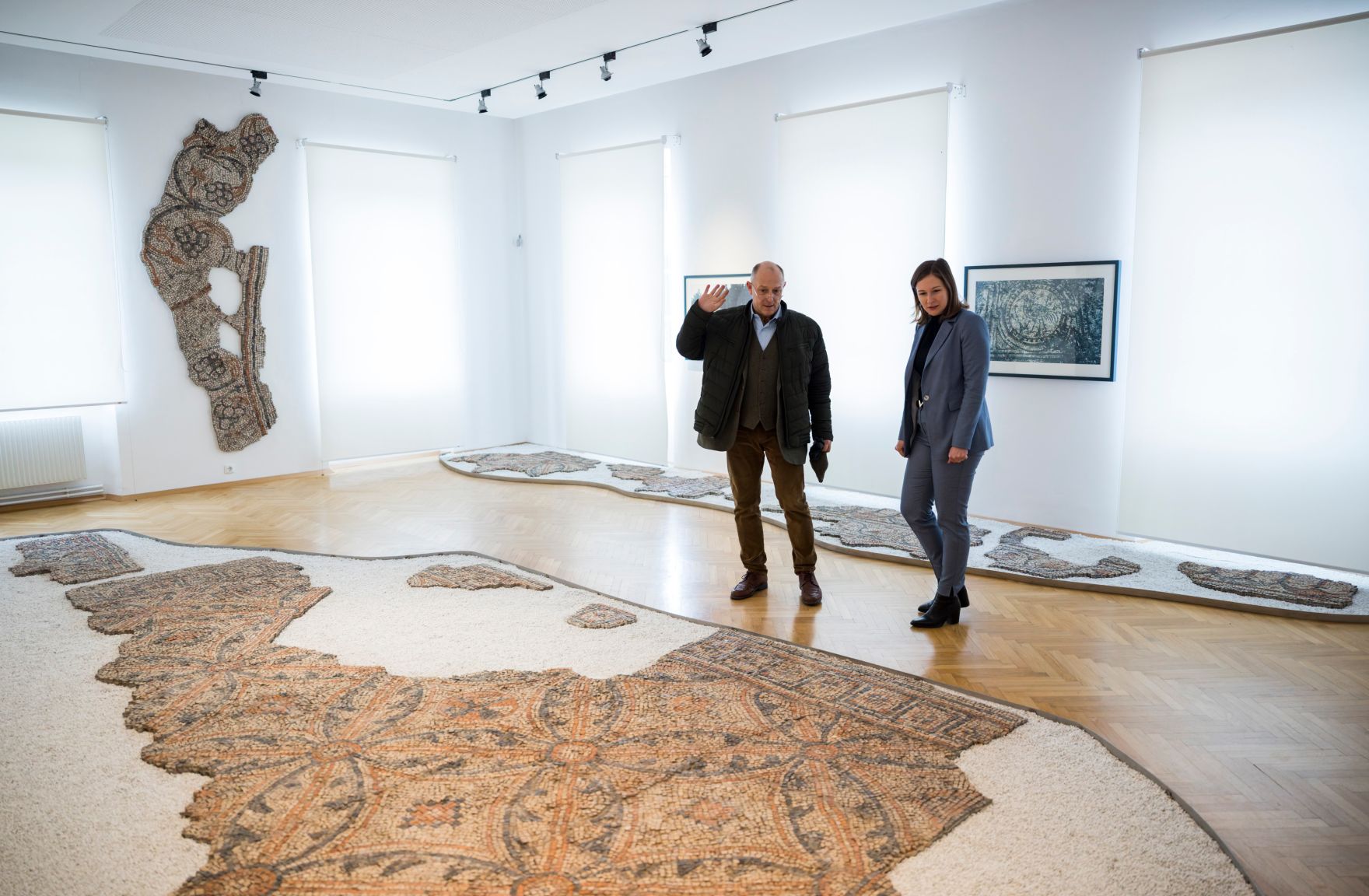 Am 14. April 2026 besuchte Bundesministerin Claudia Bauer (r.) anl&auml;sslich ihres Bundesl&auml;ndertages das Pilgermuseum in Globasnitz.