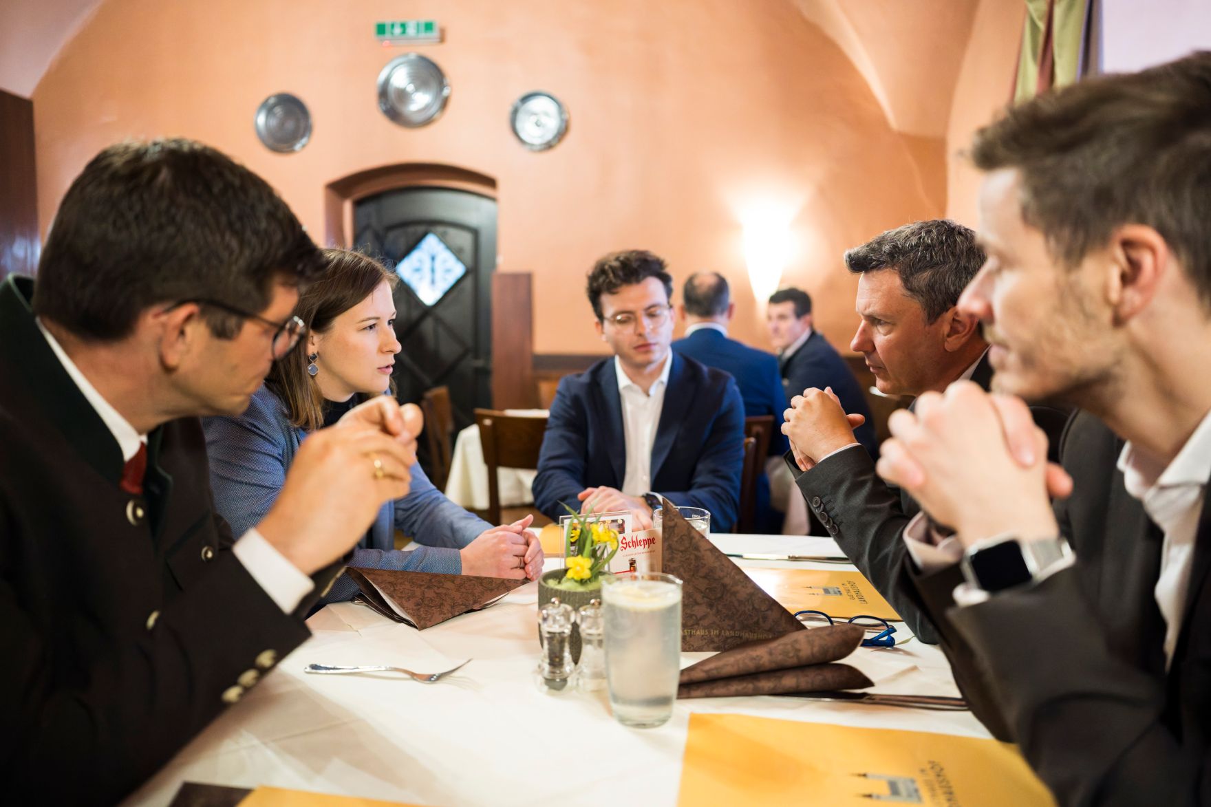 Am 14. April 2026 traf Bundesministerin Claudia Bauer (2.v.l.) im Rahmen ihres Bundesl&auml;ndertages den Landeshauptmann von K&auml;rnten Daniel Fellner (2.v.r.).
