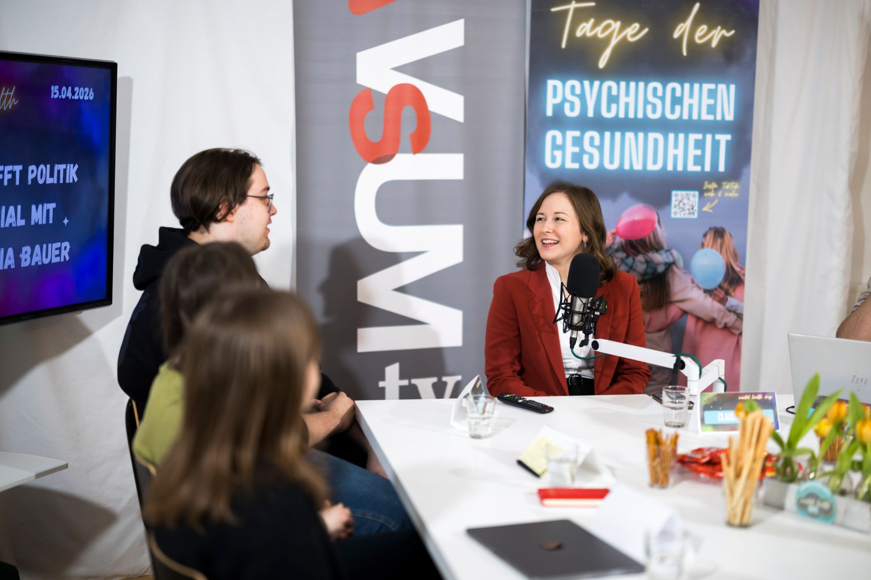 Am 15. April 2026 nahm Bundesministerin Claudia Bauer (r.) an einem Austausch mit Vertreterinnen und Vertretern des Jugendbeirat teil.