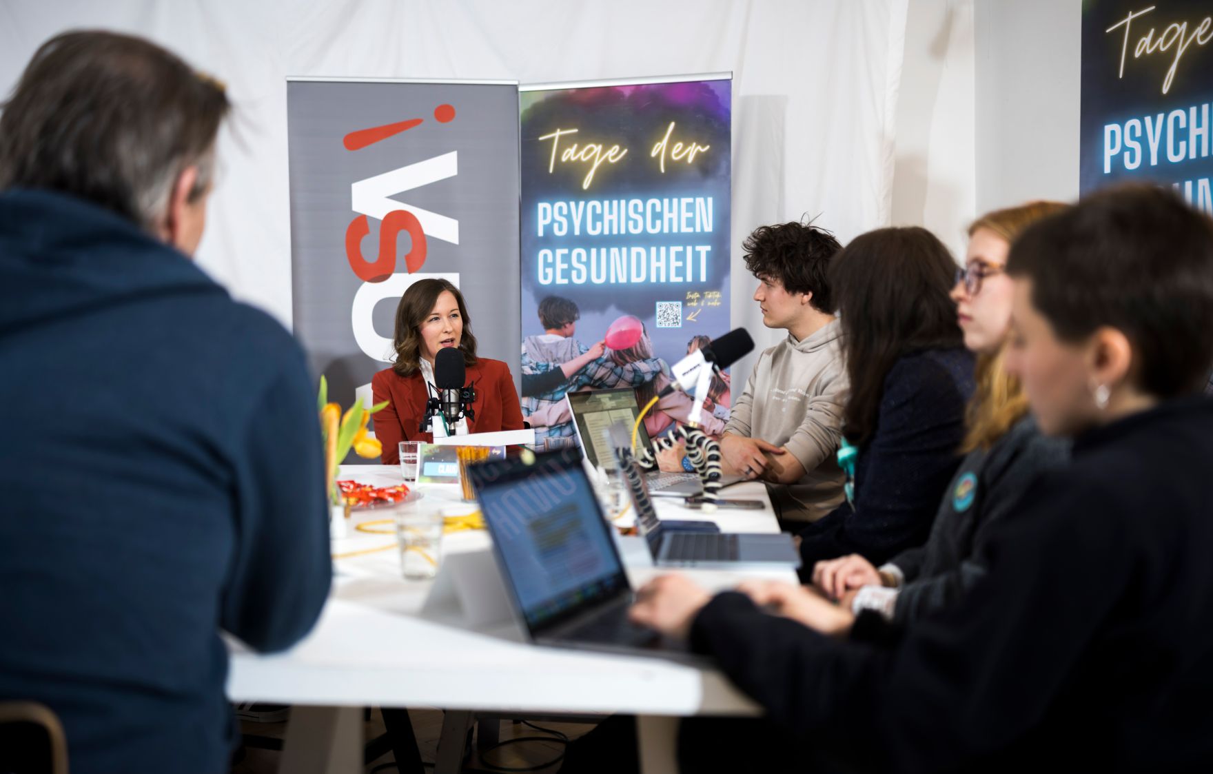 Am 15. April 2026 nahm Bundesministerin Claudia Bauer (2.v.l.) an einem Austausch mit Vertreterinnen und Vertretern des Jugendbeirat teil.