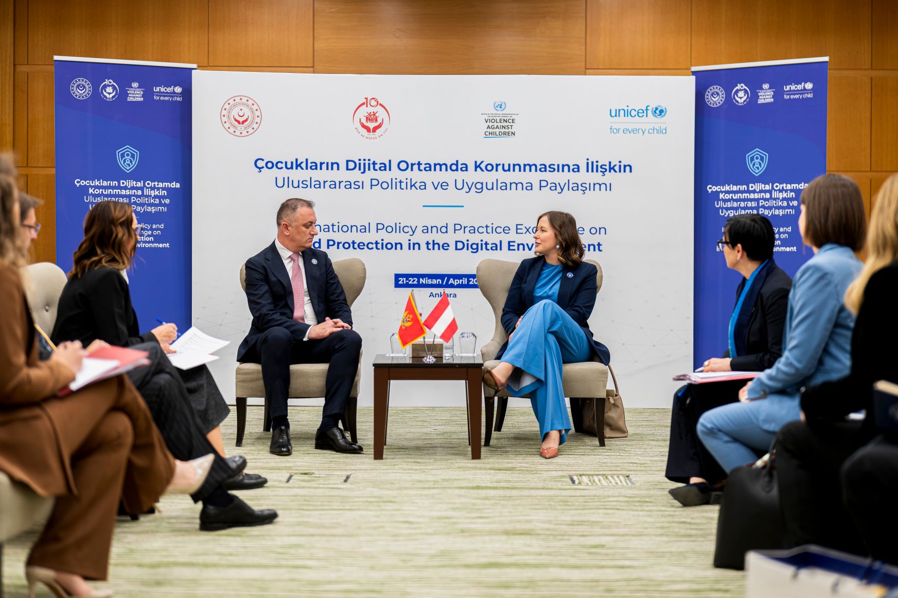 Am 21. April 2026 reiste Bundesministerin Claudia Bauer (m.r.) zu einem Arbeitsbesuch in die T&uuml;rkei. Im Bild bei einem Arbeitsgespr&auml;ch mit dem montenegrinischen Minister f&uuml;r Soziales, Familie und Demographie Damir Gutić (m.l.).