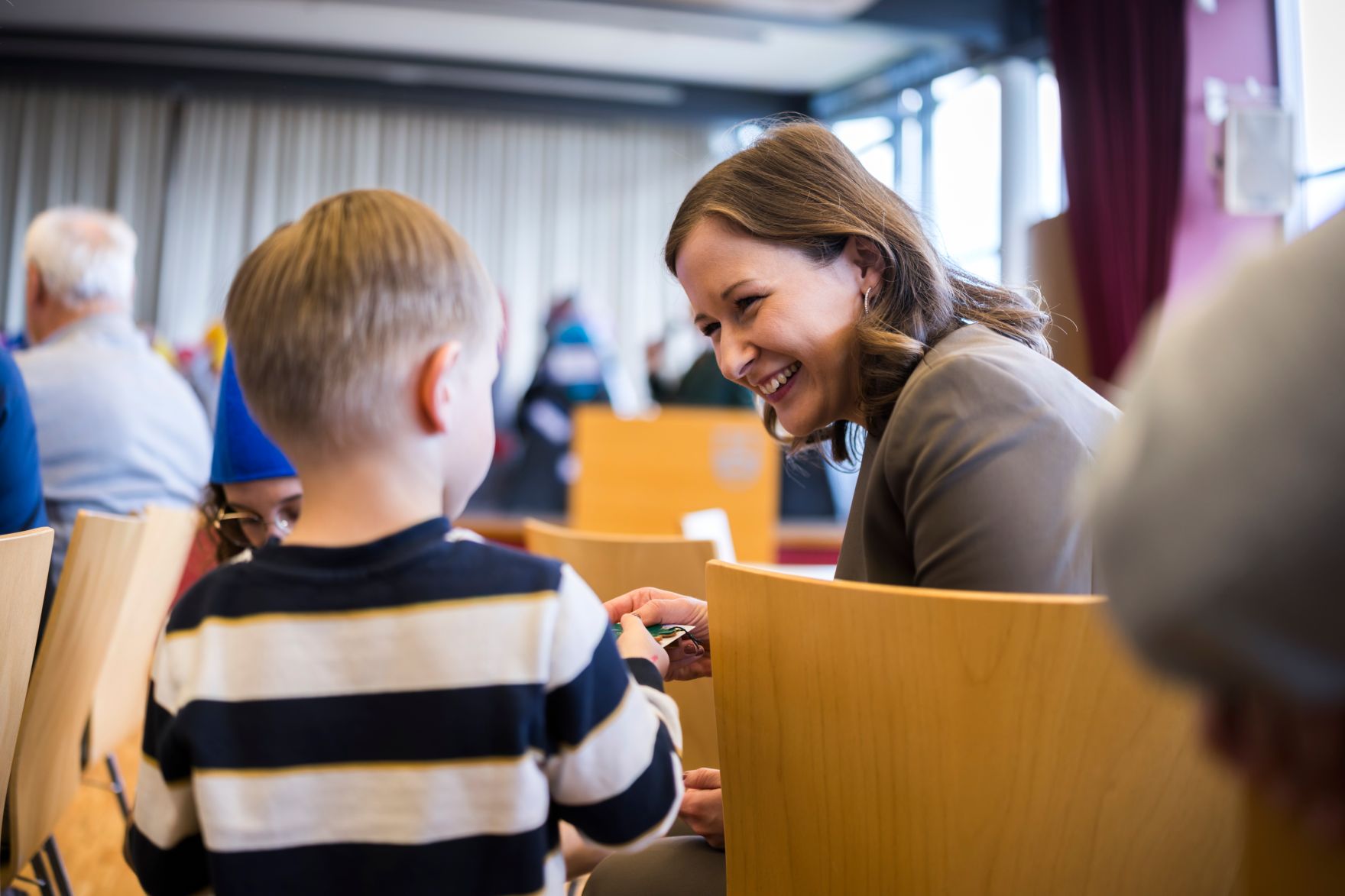 Am 23. April 2026 nahm Bundesministerin Claudia Bauer (r.) an der Kindergartener&ouml;ffnung in Taufkirchen an der Trattnach teil.