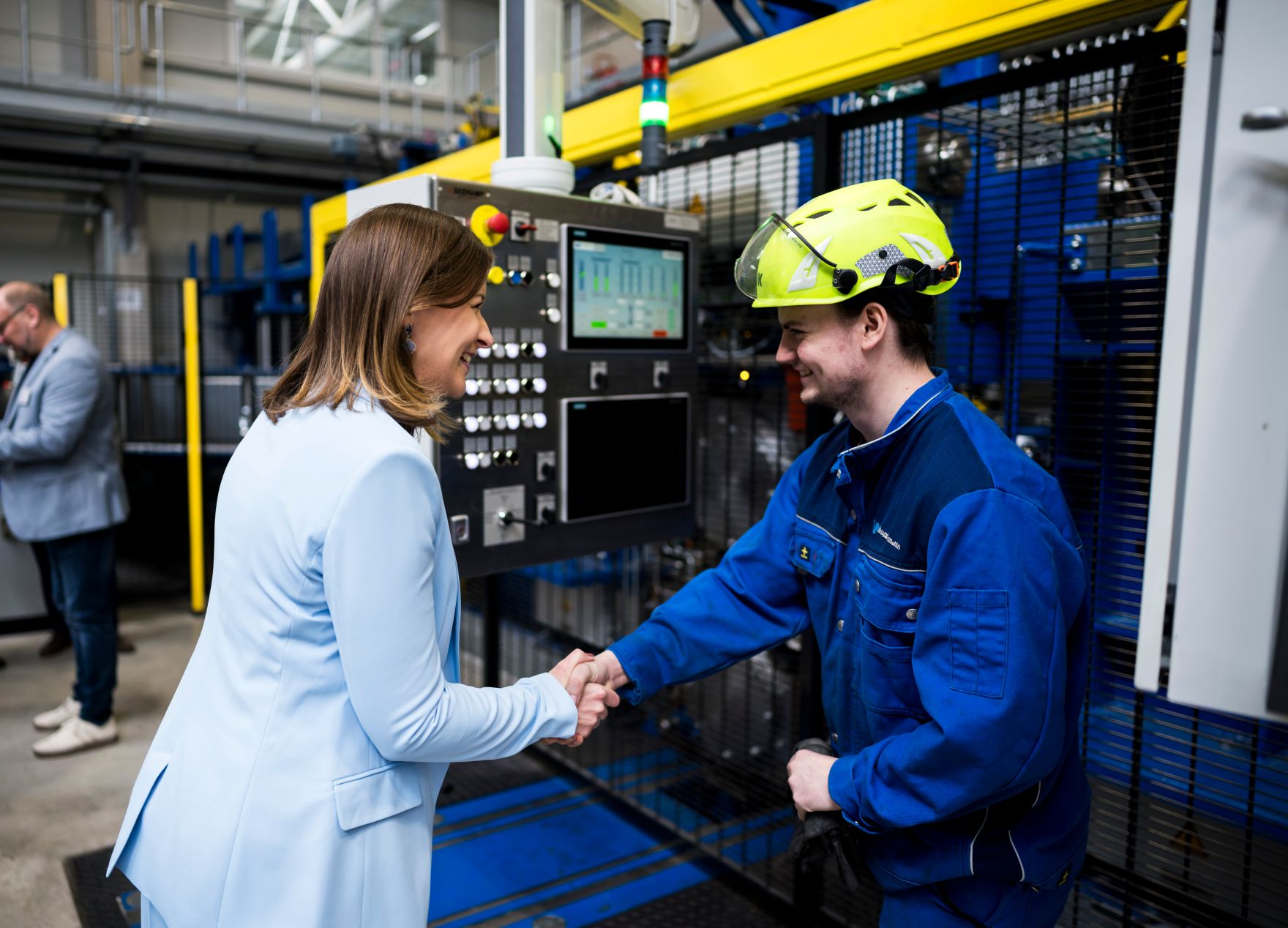 Am 24. April 2026 nahm Bundesministerin Claudia Bauer (m.) an der Er&ouml;ffnungsfeier der Wuppermann Metalltechnik GmbH teil.