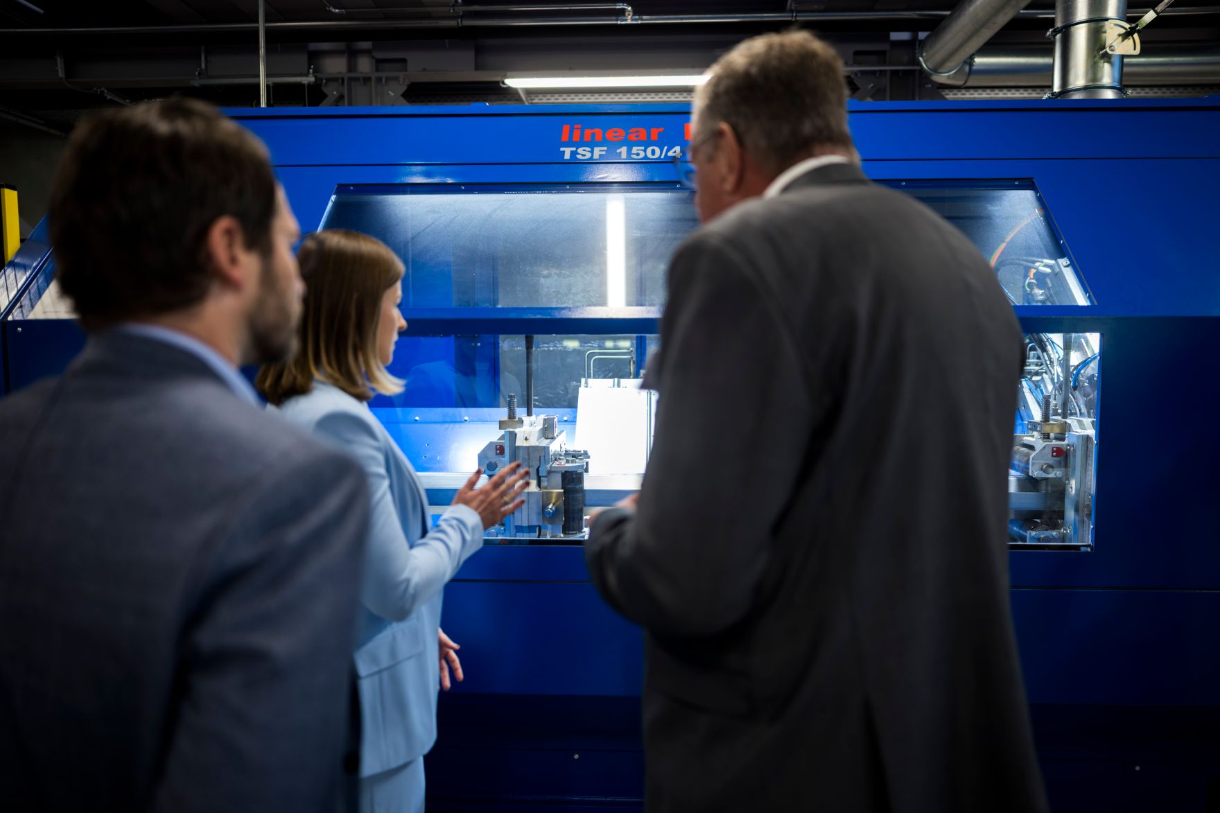 Am 24. April 2026 nahm Bundesministerin Claudia Bauer (m.) an der Er&ouml;ffnungsfeier der Wuppermann Metalltechnik GmbH teil.