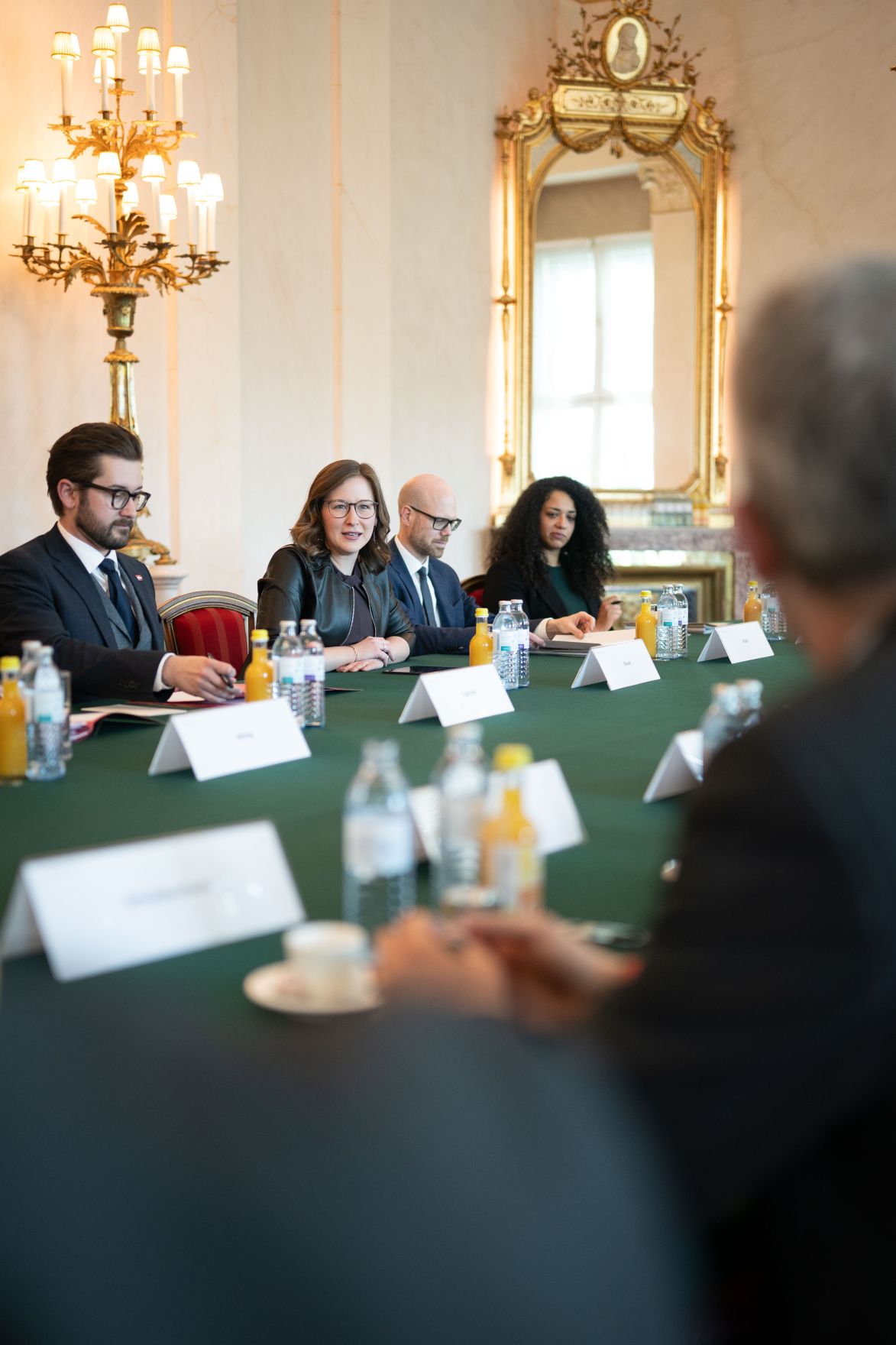 Am 27. April 2026 lud Bundesministerin Claudia Bauer (2.v.l.) anl&auml;sslich des &bdquo;Empfang zur Osterzeit&ldquo; zahlreiche Vertreter der Kirchen und Religionsgesellschaften in &Ouml;sterreich, ins Bundeskanzleramt ein.
