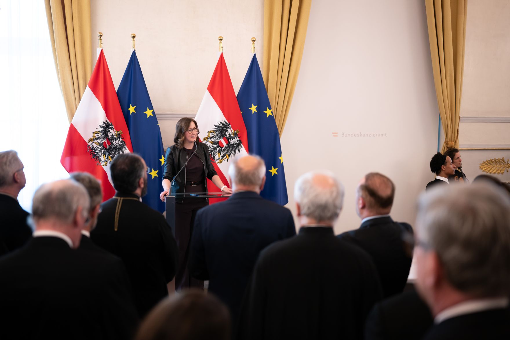 Am 27. April 2026 lud Bundesministerin Claudia Bauer anl&auml;sslich des &bdquo;Empfang zur Osterzeit&ldquo; zahlreiche Vertreter der Kirchen und Religionsgesellschaften in &Ouml;sterreich, ins Bundeskanzleramt ein.