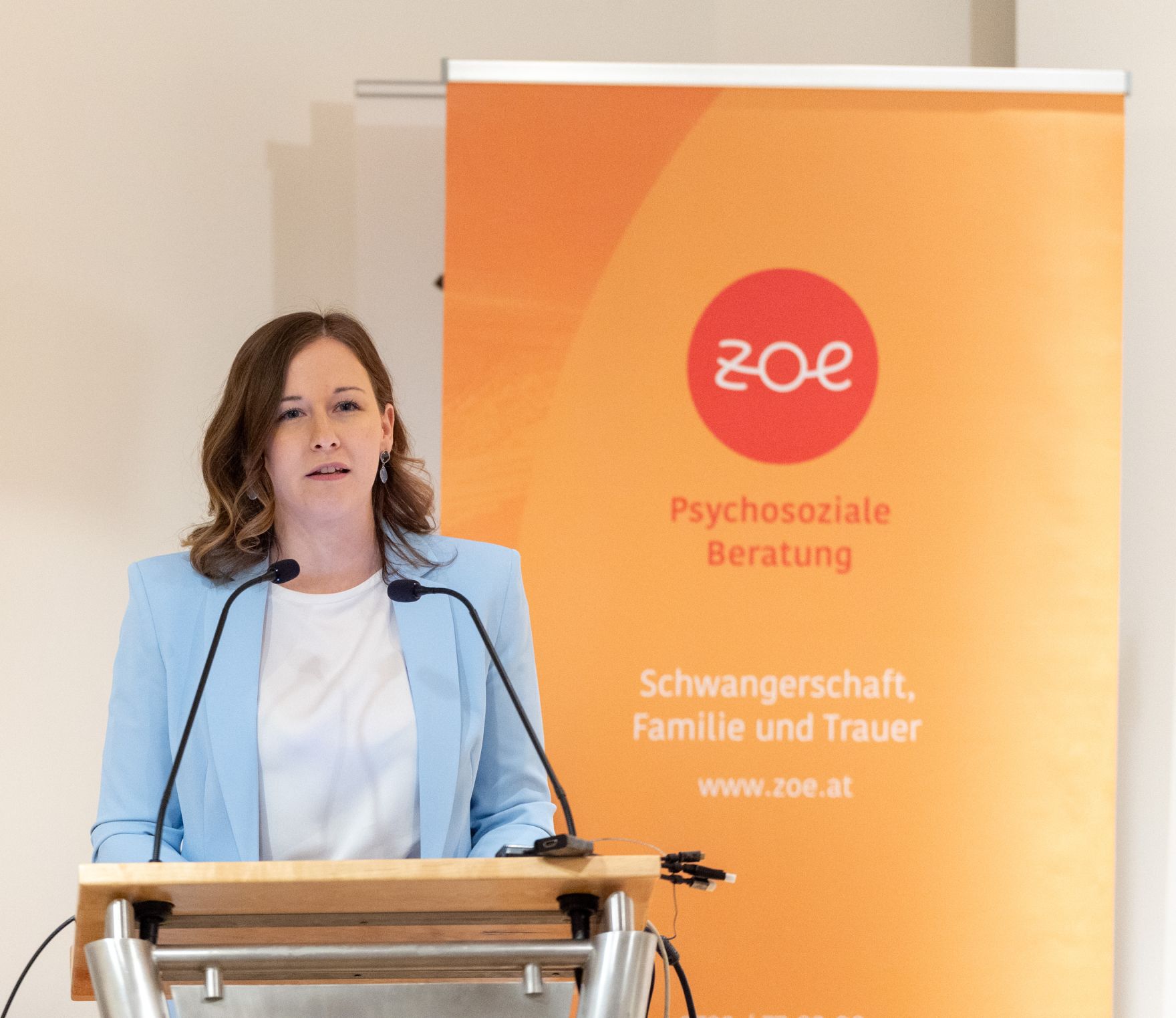 Am 7. Mai 2026 nahm Bundesministerin Claudia Bauer (im Bild) am Informationsabend "Trauer von Sternenkinder begegnen" im Kepler Universit&auml;tsklinikum Linz teil.