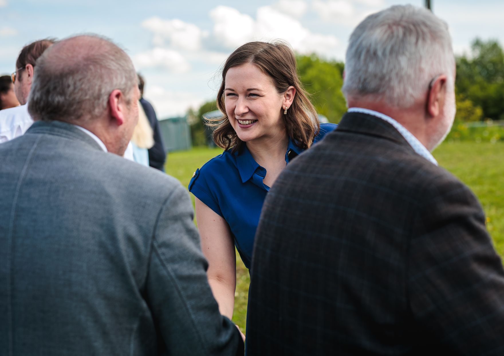 Am 8. Mai 2026 nahm Bundesministerin Claudia Bauer (m.) im Rahmen ihres Bundesl&auml;ndertages am Spatenstich f&uuml;r einen neuen Kindergarten in Neufelden teil.