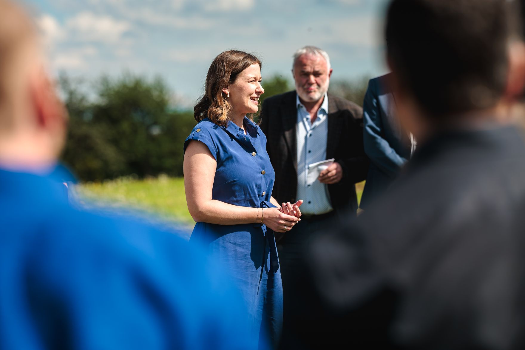 Am 8. Mai 2026 nahm Bundesministerin Claudia Bauer (m.) im Rahmen ihres Bundesl&auml;ndertages am Spatenstich f&uuml;r einen neuen Kindergarten in Neufelden teil.