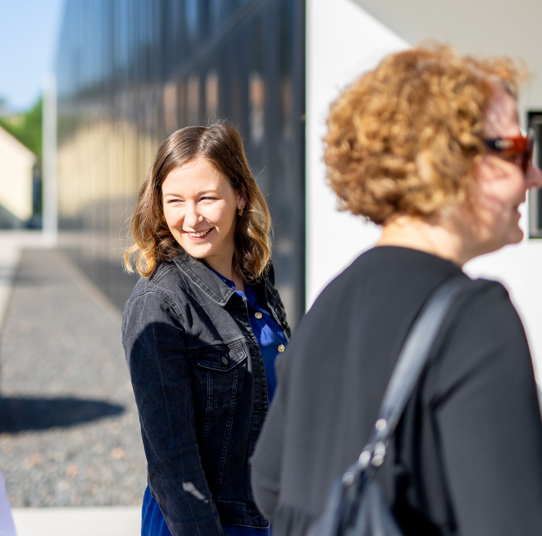 Am 8. Mai 2026 nahm Bundesministerin Claudia Bauer (l.) an der Landesfamilienreferentenkonferenz in Thalheim bei Wels teil.
