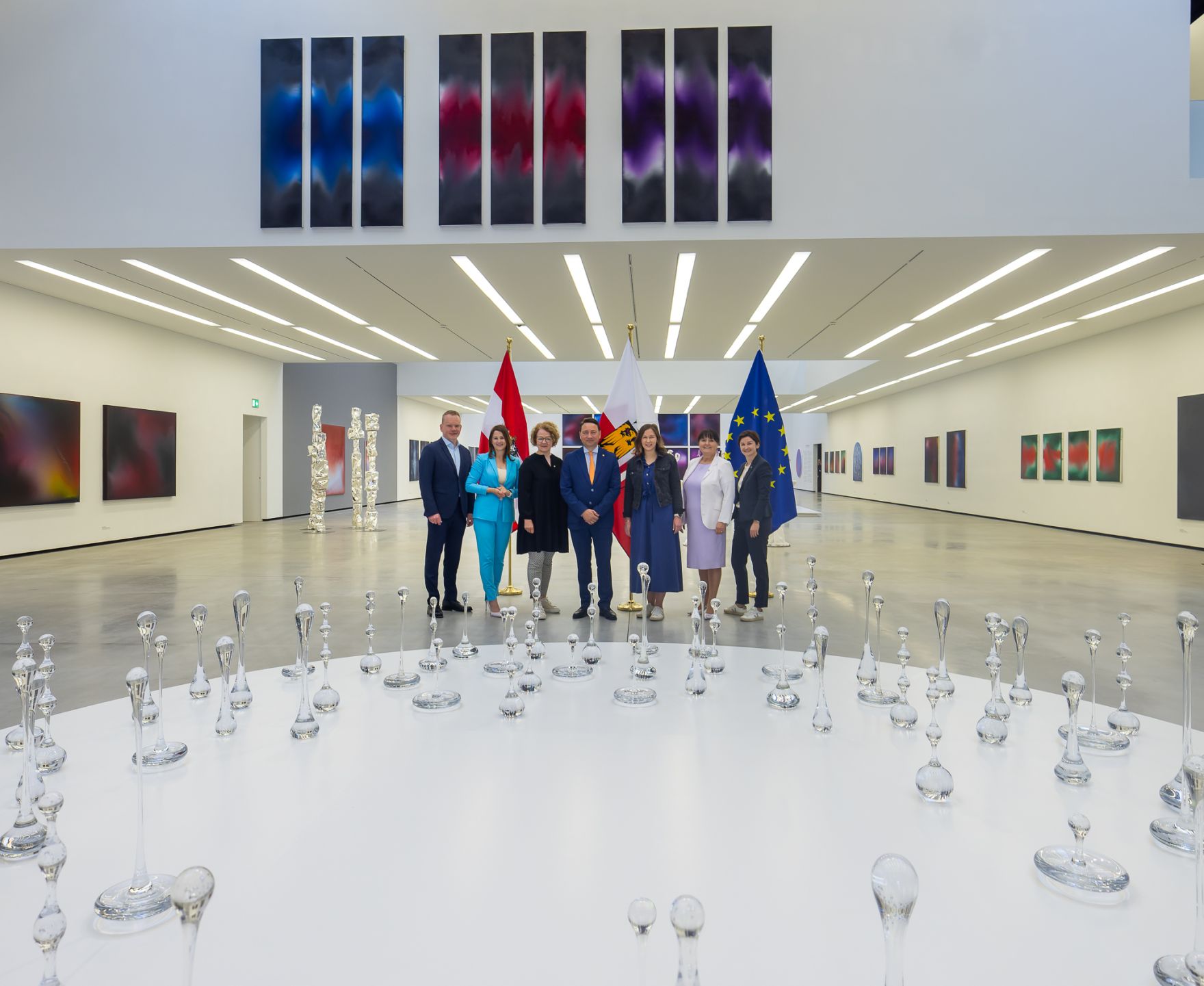 Am 8. Mai 2026 nahm Bundesministerin Claudia Bauer (m.r.) an der Landesfamilienreferentenkonferenz in Thalheim bei Wels teil. Im Bild mit dem Landeshauptmann-Stellvertreter von Ober&ouml;sterreich Manfred Haimbuchner (m.l.).