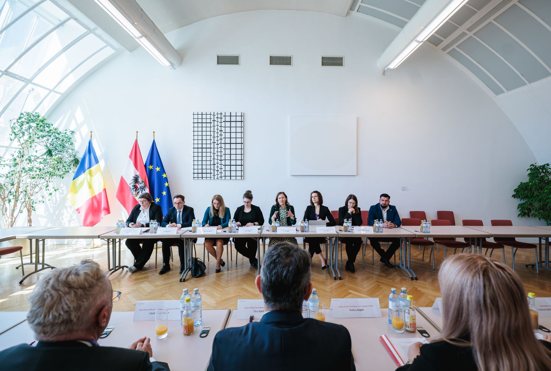 Am 13. Mai 2026 empfing Bundesministerin Claudia Bauer (m.) eine parlamentarische Delegation von Rum&auml;nien zu einem Arbeitsbesuch im Bundeskanzleramt.
