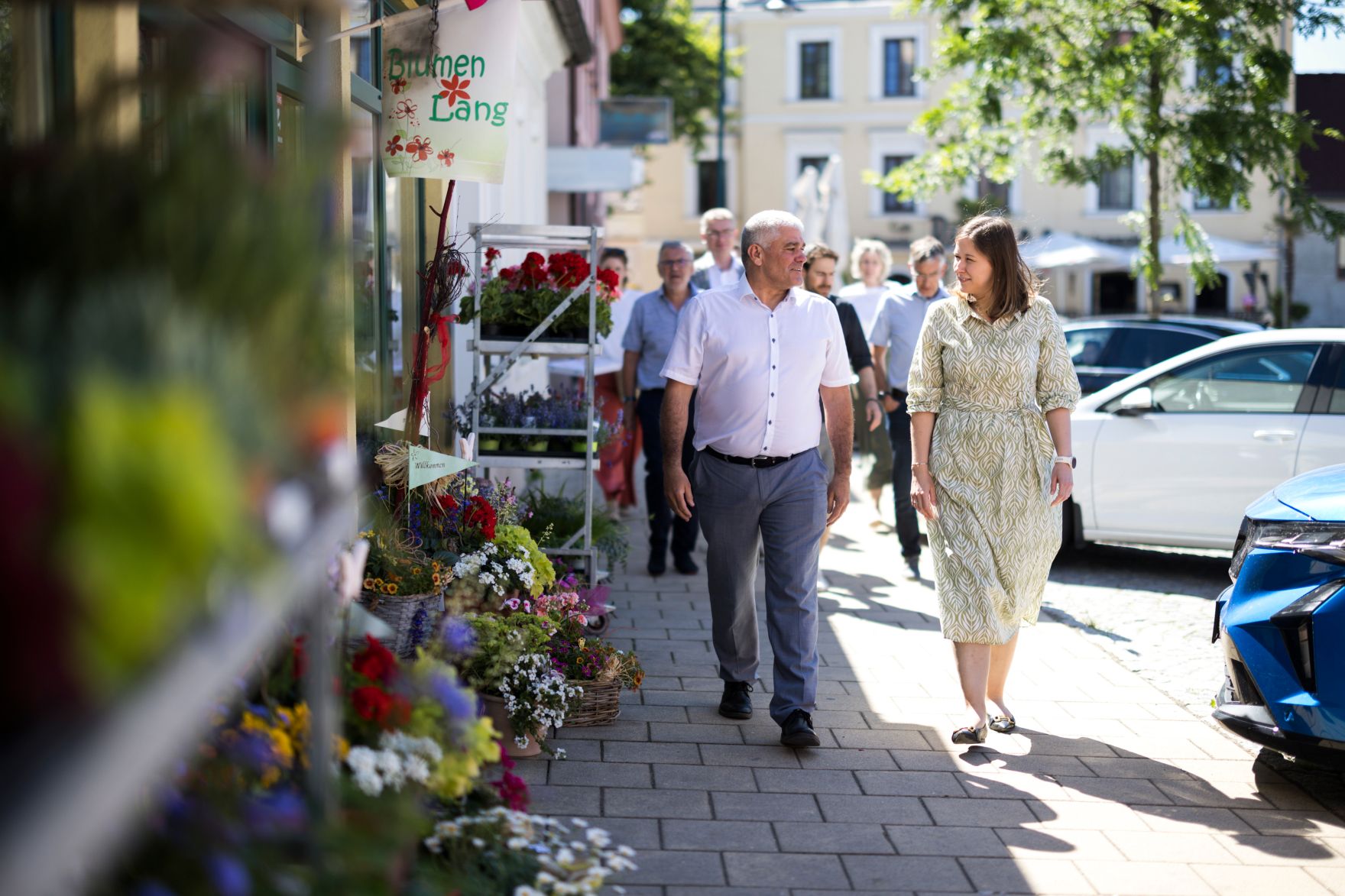 Am 28. Mai 2026 besuchte Bundesministerin Claudia Bauer (r.) im Rahmen ihres Bundesl&auml;ndertages die Gemeinde Zistersdorf. Im Bild mit dem B&uuml;rgermeister der Stadtgemeinde Zistersdorf, Elmar Sch&ouml;berl (l.).