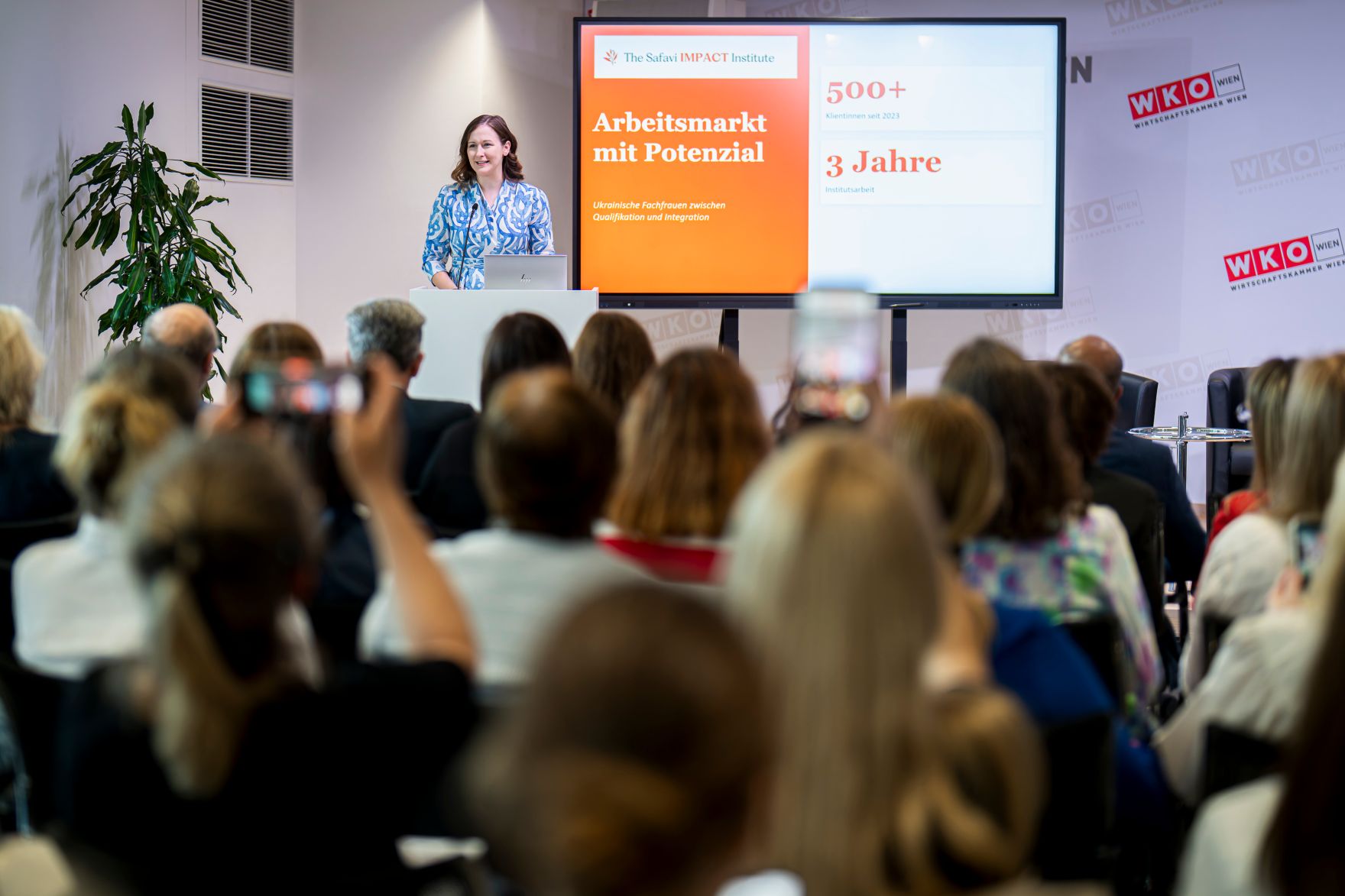 Am 01. Juni 2026 hielt Bundesministerin Claudia Bauer (im Bild) eine Rede bei einer Veranstaltung zu Arbeitsmarkt mit Potenzial &ndash; Ukrainische Fachfrauen zwischen Qualifikation und Integration.