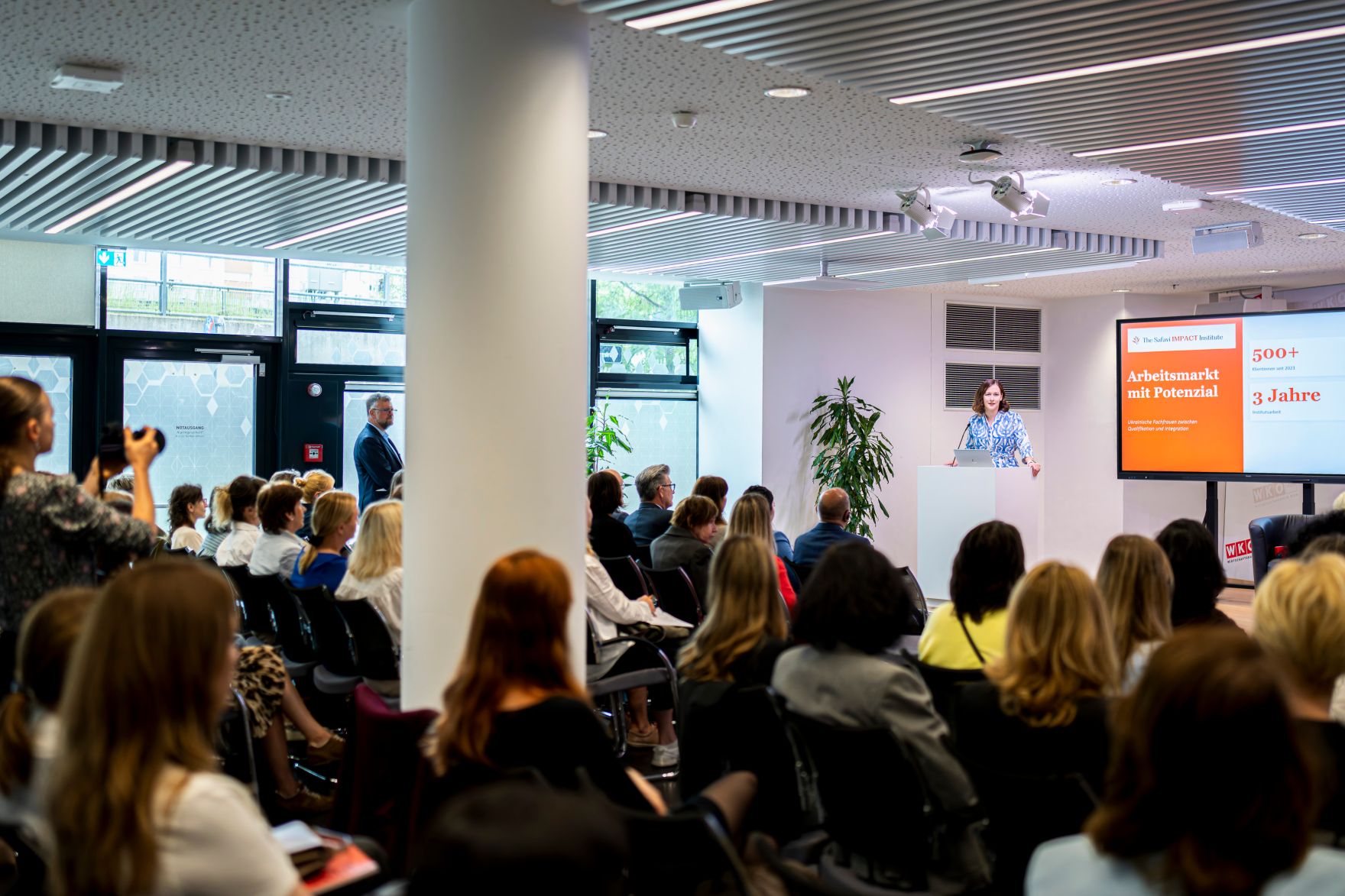 Am 01. Juni 2026 hielt Bundesministerin Claudia Bauer (im Bild) eine Rede bei einer Veranstaltung zu Arbeitsmarkt mit Potenzial &ndash; Ukrainische Fachfrauen zwischen Qualifikation und Integration.
