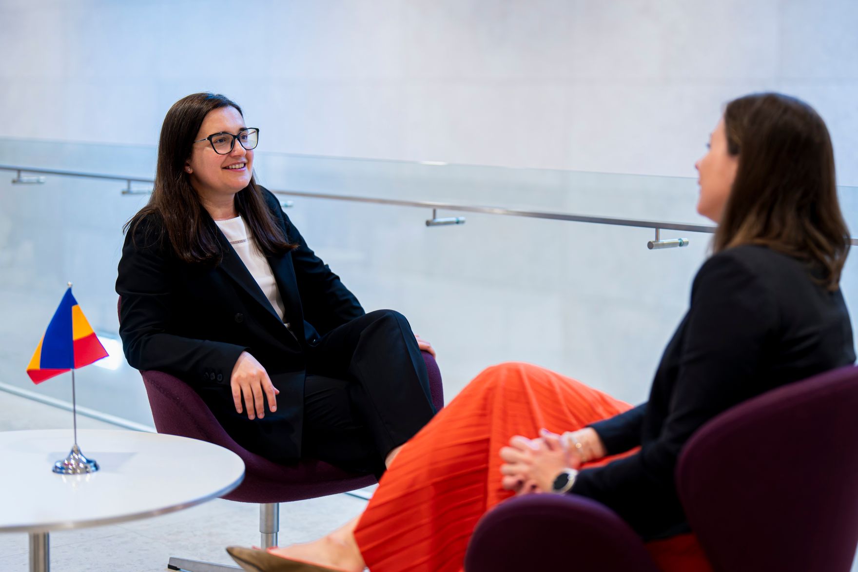 Am16. Juni 2026 reiste Bundesministerin Claudia Bauer (r.) zu einem Arbeitsbesuch nach Luxemburg und nahm am Rat f&uuml;r &bdquo;Allgemeine Angelegenheiten&ldquo; der Europ&auml;ischen Union teil. Im Bild bei einem Arbeitsgespr&auml;ch mit Cristina Gherasimov (l.), Vizepremierministerin f&uuml;r europ&auml;ische Integration und Chefunterh&auml;ndlerin f&uuml;r den EU-Beitritt der Republik Moldau.