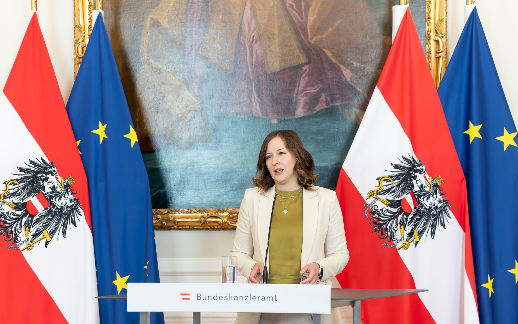 Am 19. Juni 2026 gab Bundesministerin Claudia Bauer (im Bild) eine Pressekonferenz zum Budget im Bereich Integration ins Bundeskanzleramt.