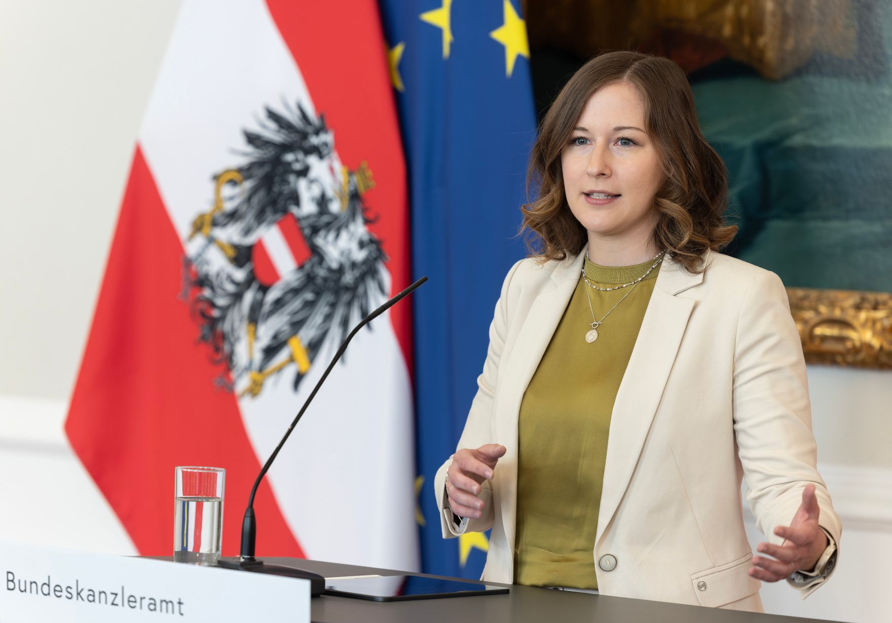 Am 19. Juni 2026 gab Bundesministerin Claudia Bauer (im Bild) eine Pressekonferenz zum Budget im Bereich Integration ins Bundeskanzleramt.