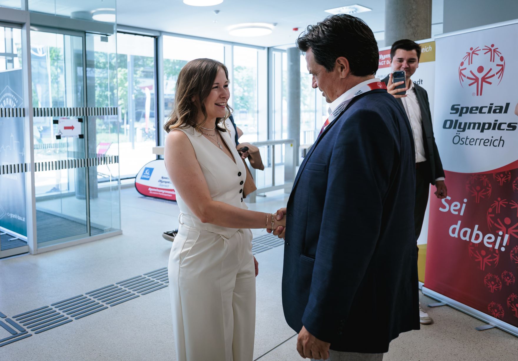 Am 26. Juni 2026 besuchte Bundesministerin Claudia Bauer (l.) die Special Olympics &Ouml;sterreich in Wien.