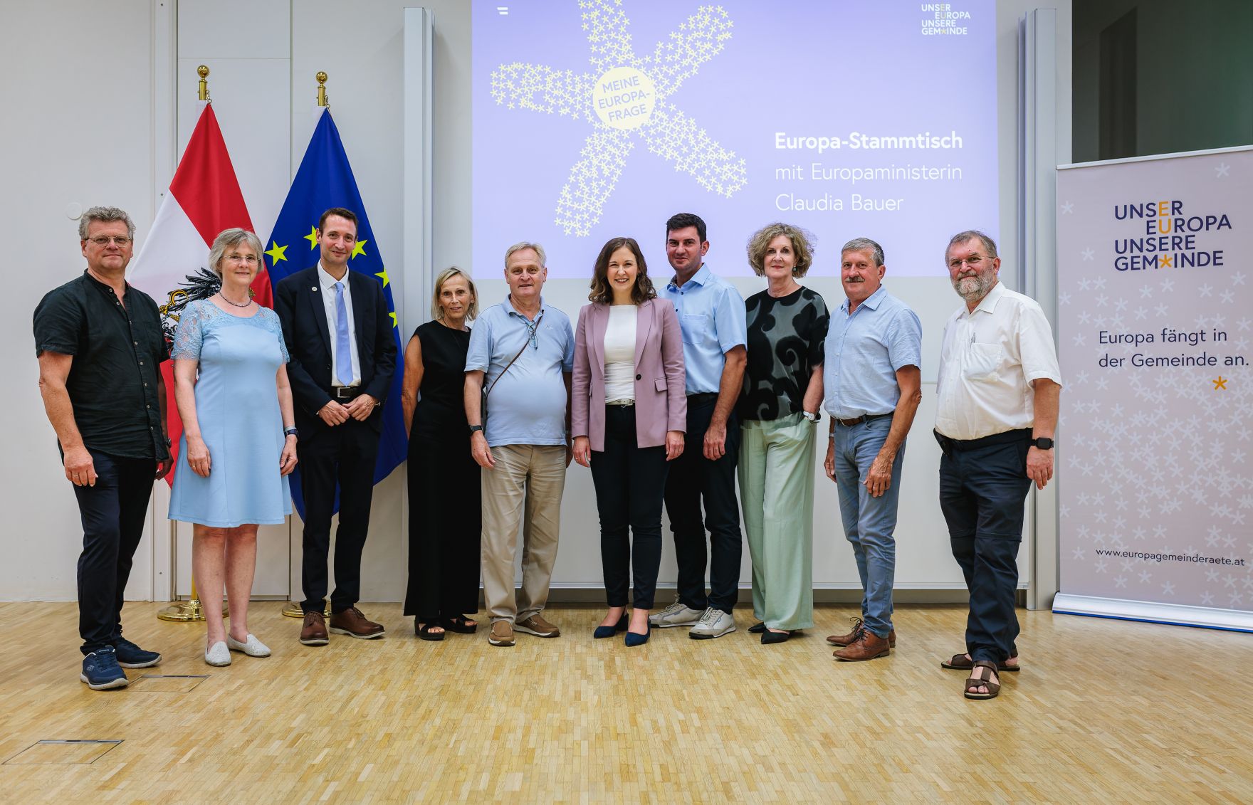 Am 1. Juli 2026 nahm Bundesministerin Claudia Bauer (m.), am Europa-Stammtisch an der IMC Hochschule f&uuml;r Angewandte Wissenschaften in Krems teil.