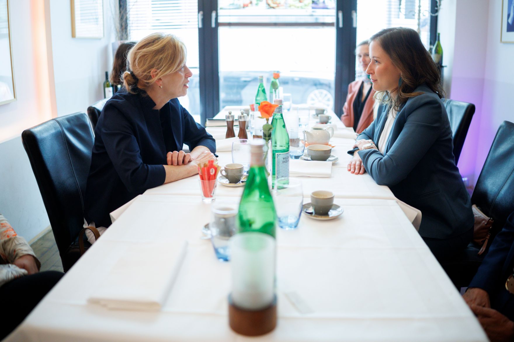 Am 6. Juli 2026 reiste Bundesministerin Claudia Bauer (r.) zu einem Arbeitsbesuch nach Berlin. Im Bild mit der deutschen Bundesministerium f&uuml;r Bildung, Familie, Senioren, Frauen und Jugend Karin Prien (l.).