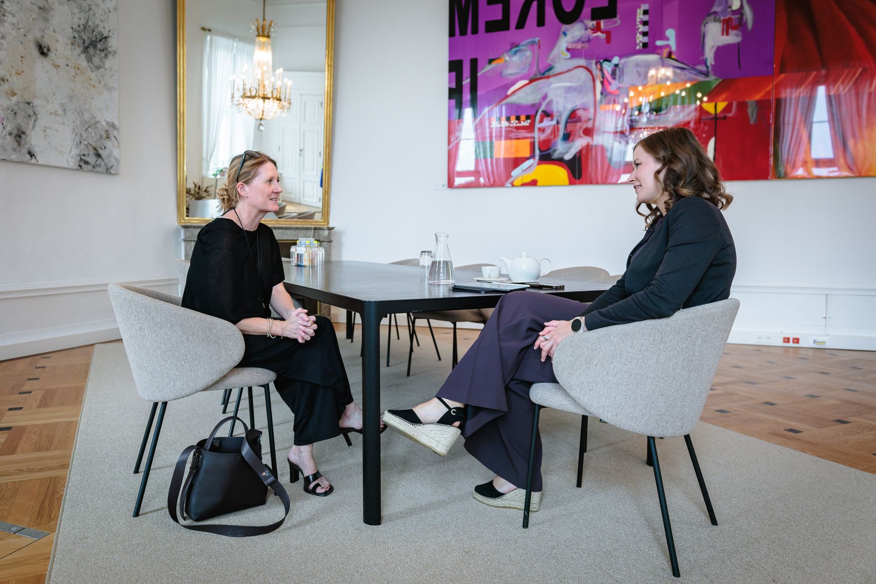 Am 7. Juli 2026 empfing Bundesministerin Claudia Bauer (r.) die Pr&auml;sidentin des Chorverband &Ouml;sterreich Angelika Berrini (l.), zu einem Arbeitsgespr&auml;ch im Bundeskanzleramt.