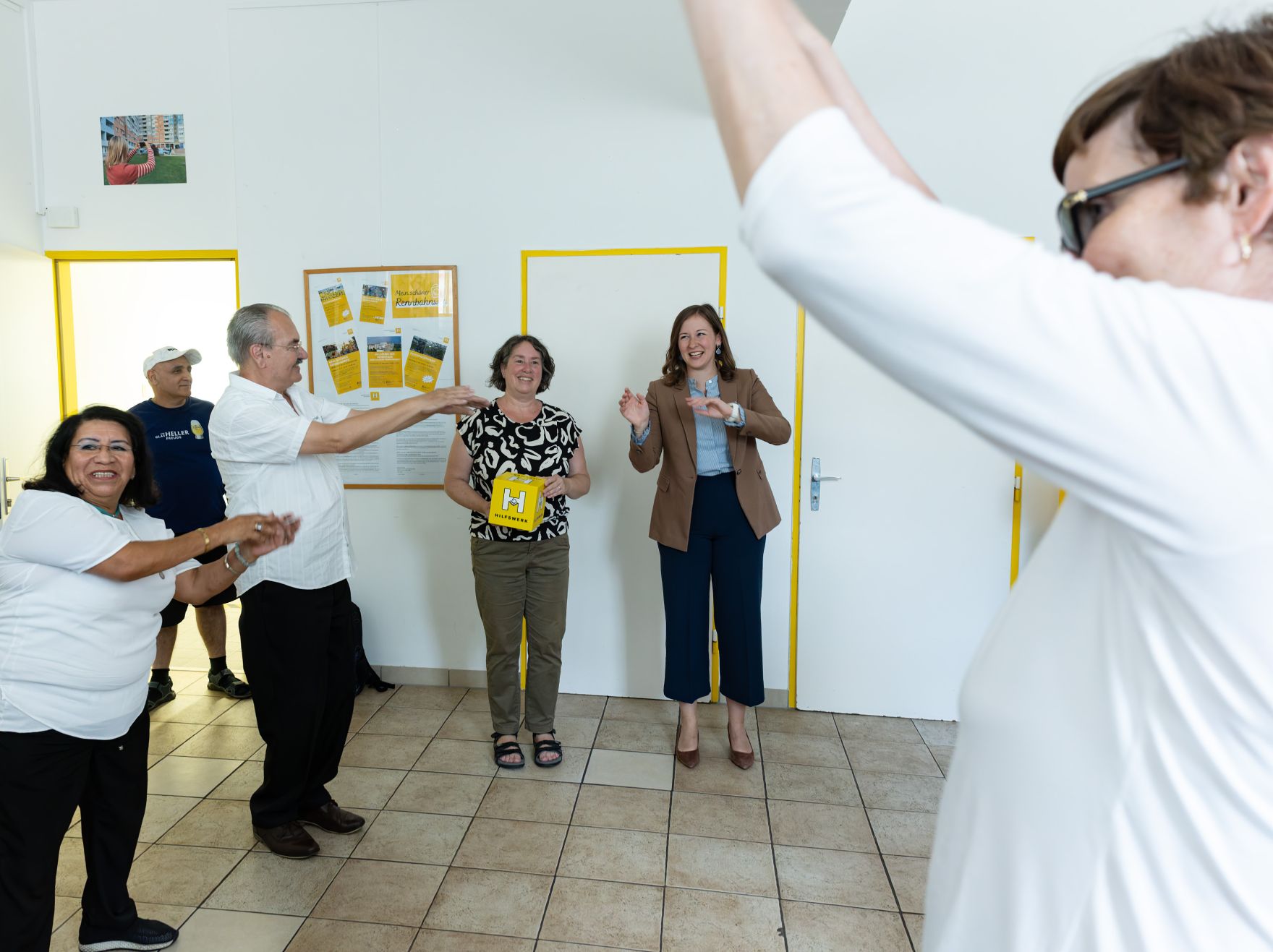 Am 9. Juli 2026 besuchte Bundesministerin Claudia Bauer (m.r.) das Nachbarschaftszentrum des Wiener Hilfswerks in Wien Donaustadt.