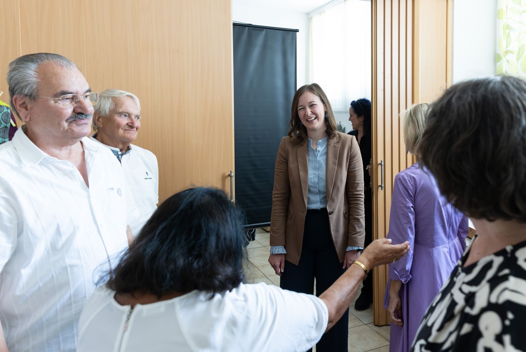 Am 9. Juli 2026 besuchte Bundesministerin Claudia Bauer (m.r.) das Nachbarschaftszentrum des Wiener Hilfswerks in Wien Donaustadt.