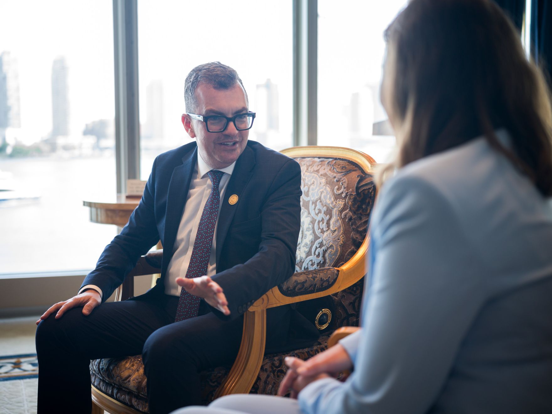 Am 13. Juli 2026 reiste Bundesministerin Claudia Bauer (r.) zu einem mehrt&auml;gigen Arbeitsbesuch nach New York. Im Bild bei einem bilateralen Gespr&auml;ch mit dem &auml;gyptischen Minister f&uuml;r Planung und wirtschaftliche Entwicklung, Ahmed Rostom (l.).