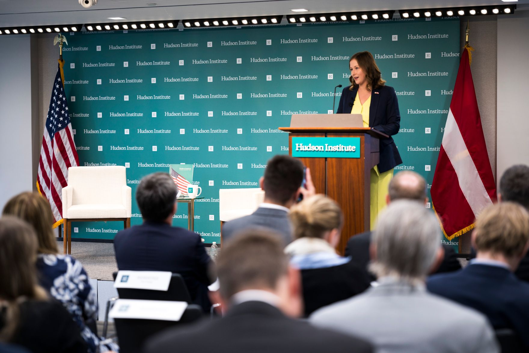 Am 15. Juli 2026 reiste Bundesministerin Claudia Bauer zu einem mehrt&auml;gigen Arbeitsbesuch nach Washington, D.C. Im Bild bei einem Vortrag zum Thema Eu Erweiterung im Hudson Institute.