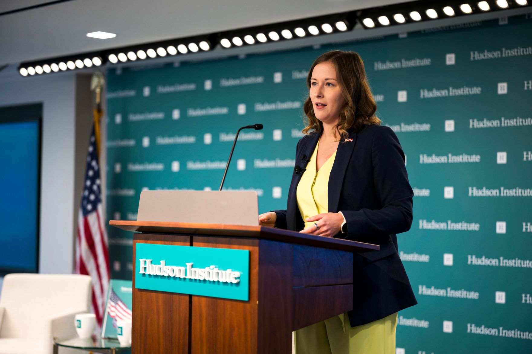 Am 15. Juli 2026 reiste Bundesministerin Claudia Bauer zu einem mehrt&auml;gigen Arbeitsbesuch nach Washington, D.C. Im Bild bei einem Vortrag zum Thema Eu Erweiterung im Hudson Institute.