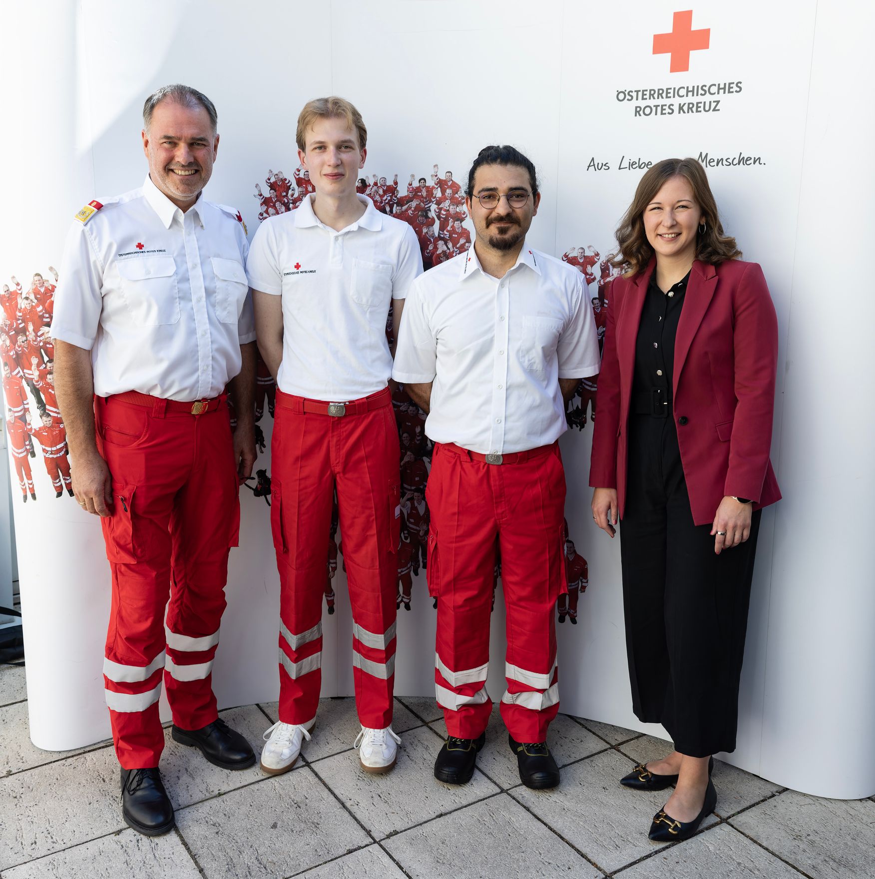 Am 29. Juli 2026 gab Bundesministerin Claudia Bauer (r.) gemeinsam mit dem Stellvertretenden Generalsekret&auml;r des &Ouml;sterreichischen Roten Kreuzes Peter Kaiser (l.) eine Pressekonferen zu den aktuellen Entwicklungen im Zivildienst.