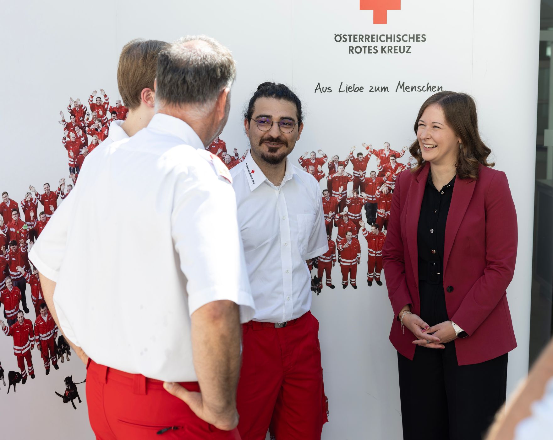 Am 29. Juli 2026 gab Bundesministerin Claudia Bauer (r.) gemeinsam mit dem Stellvertretenden Generalsekret&auml;r des &Ouml;sterreichischen Roten Kreuzes Peter Kaiser eine Pressekonferen zu den aktuellen Entwicklungen im Zivildienst.