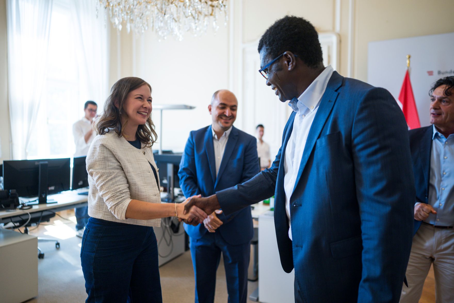 Am 3. August 2026 lud Bundesministerin Claudia Bauer (im Bild) Integrationsbotschafterinnen und Integrationsbotschafter zu einem Austausch ins Bundeskanzleramt.